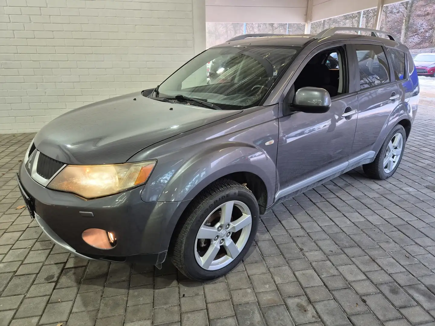 Mitsubishi Outlander 2.2 DI-D Intense Grau - 1