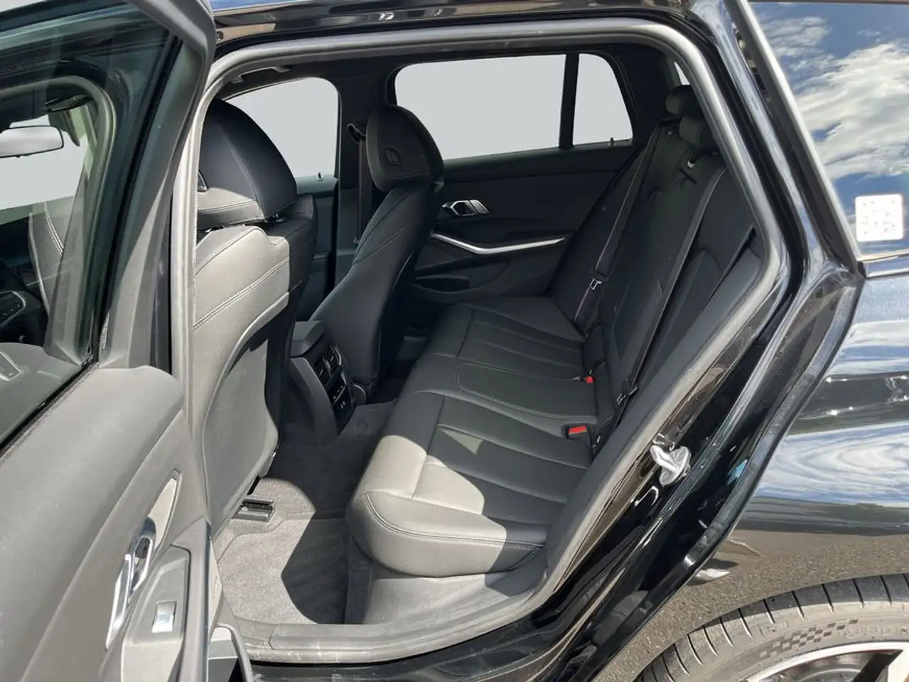 BMW 330 330e Touring xDrive Aut. 135 kW, 5-türig 13