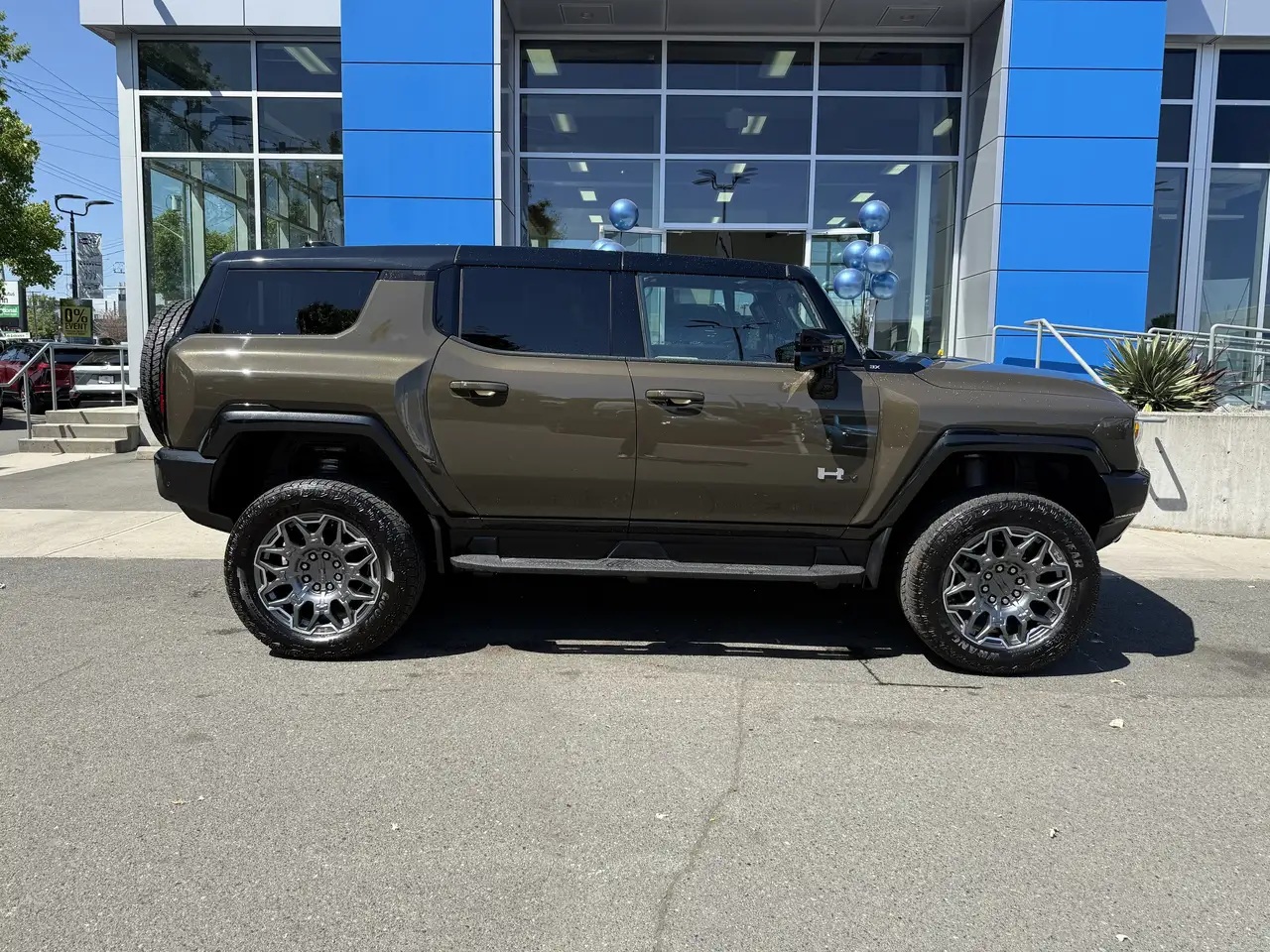 GMC HUMMER EV SUV снимка GMC HUMMER EV SUV