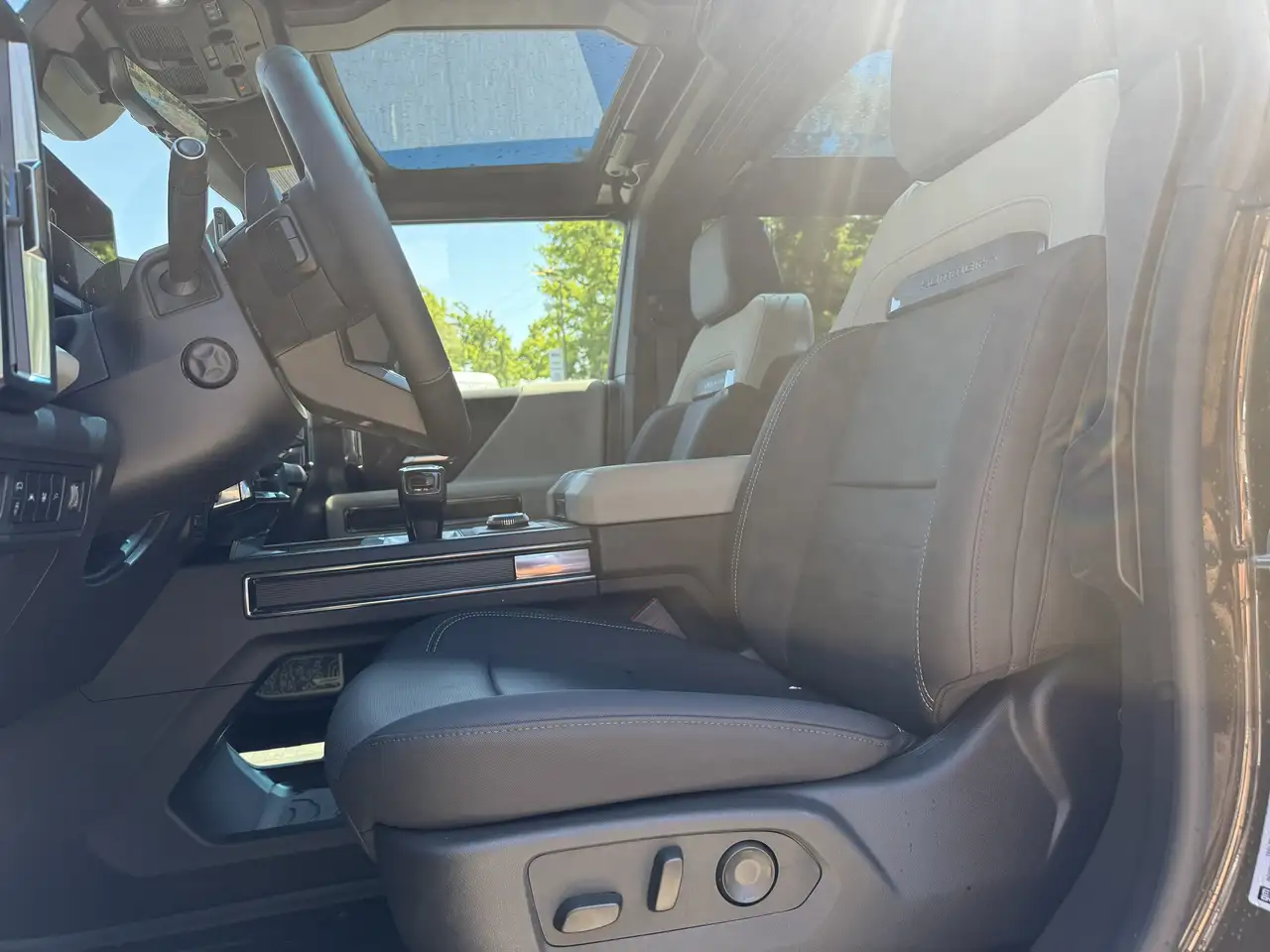 GMC HUMMER EV SUV снимка GMC HUMMER EV SUV