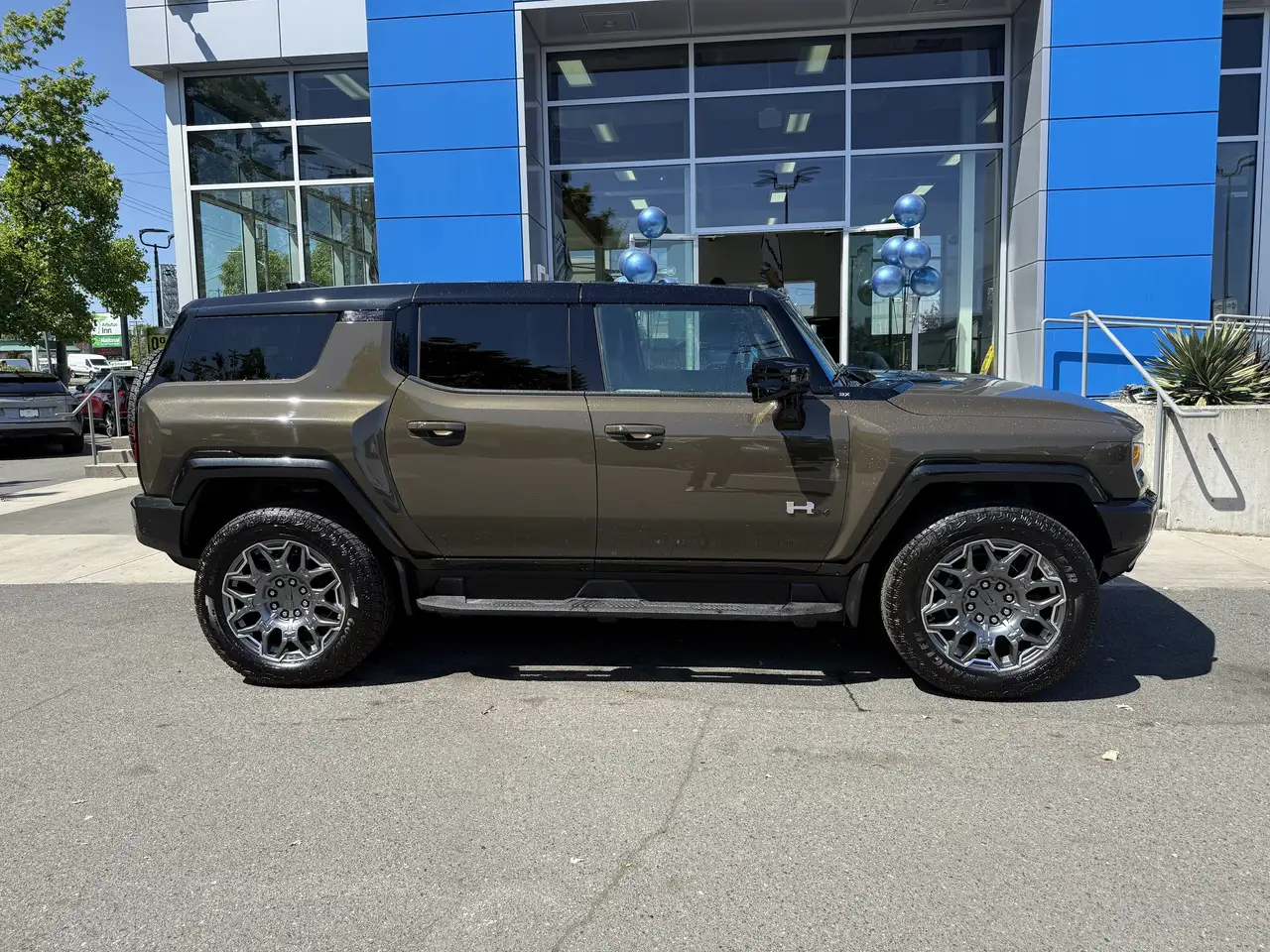 GMC HUMMER EV SUV снимка GMC HUMMER EV SUV