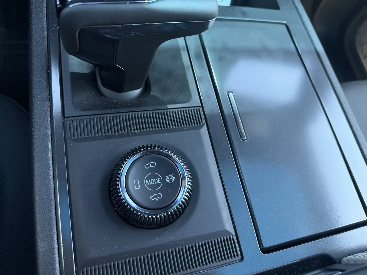 GMC HUMMER EV SUV снимка GMC HUMMER EV SUV