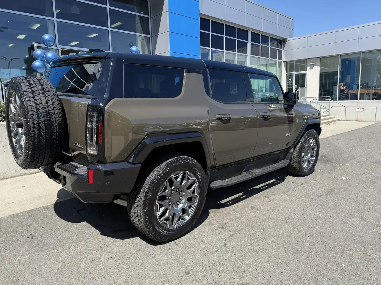 GMC HUMMER EV SUV снимка GMC HUMMER EV SUV