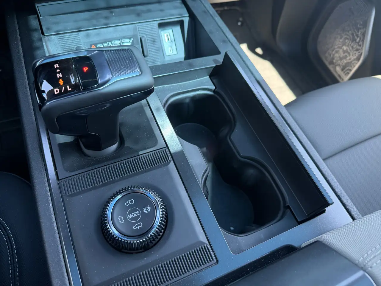 GMC HUMMER EV SUV снимка GMC HUMMER EV SUV
