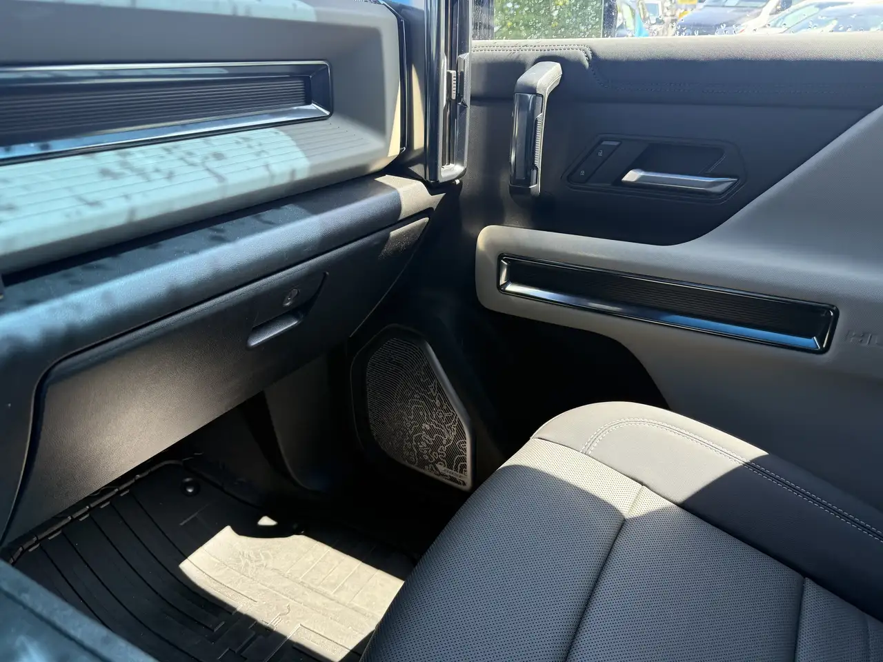 GMC HUMMER EV SUV снимка GMC HUMMER EV SUV