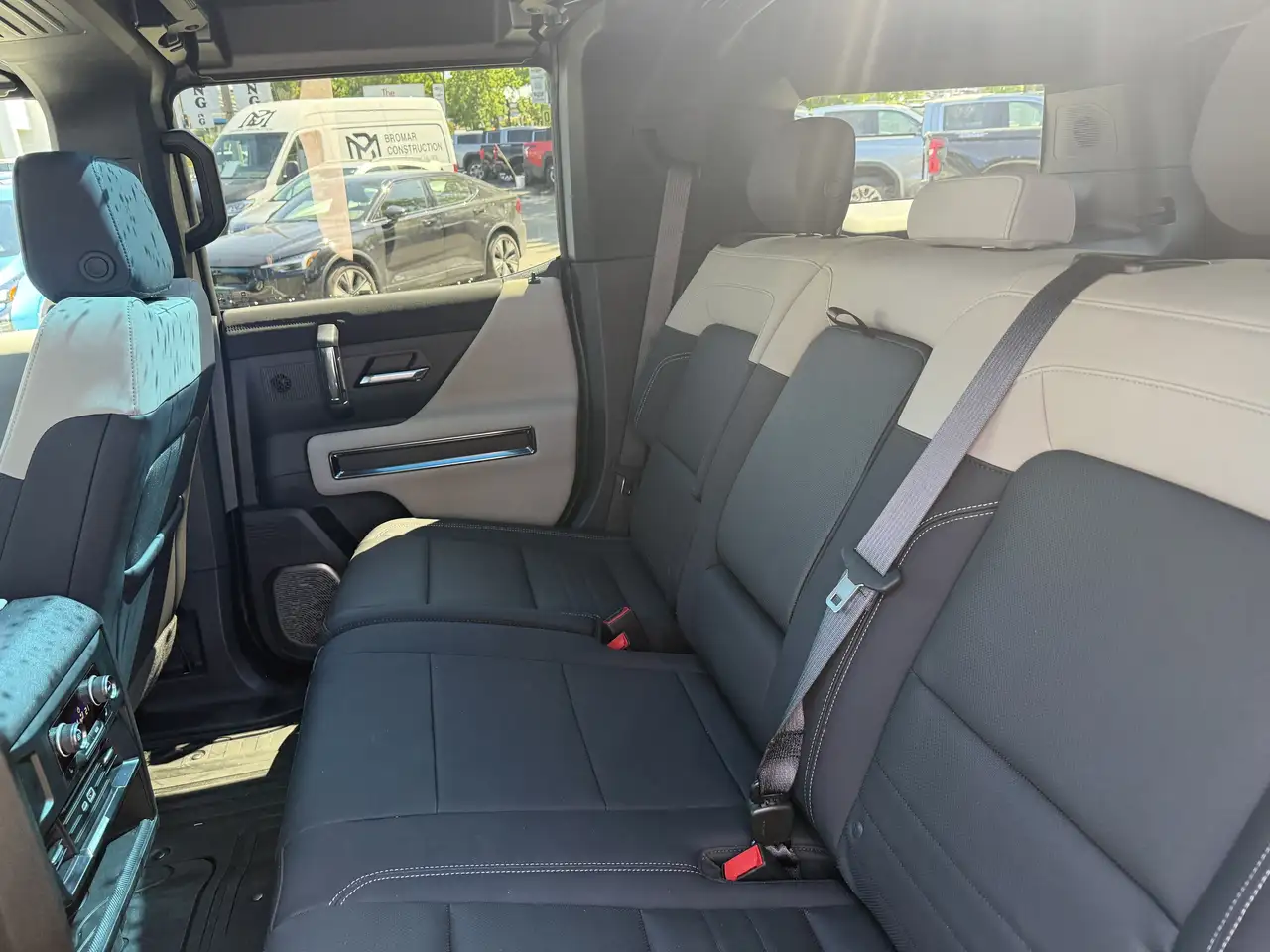 GMC HUMMER EV SUV снимка GMC HUMMER EV SUV