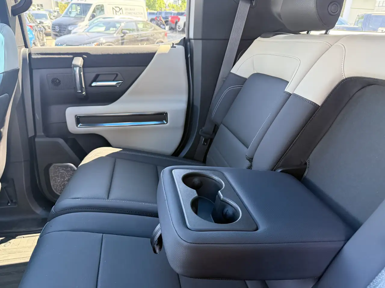 GMC HUMMER EV SUV снимка GMC HUMMER EV SUV