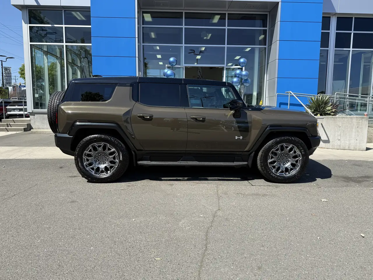 GMC HUMMER EV SUV снимка GMC HUMMER EV SUV