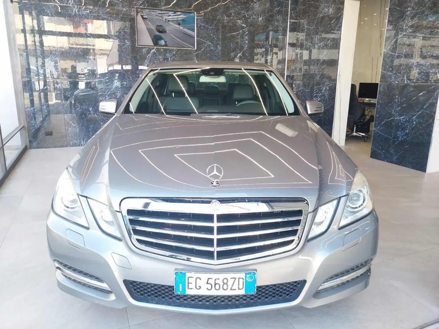Mercedes-Benz E 200 CGI BlueEFFICIENCY Avantgarde AMG Argento - 1