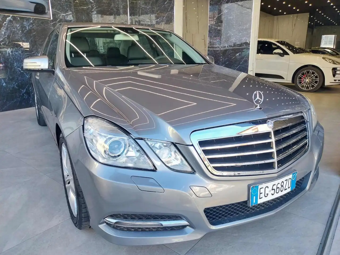 Mercedes-Benz E 200 CGI BlueEFFICIENCY Avantgarde AMG Argento - 2