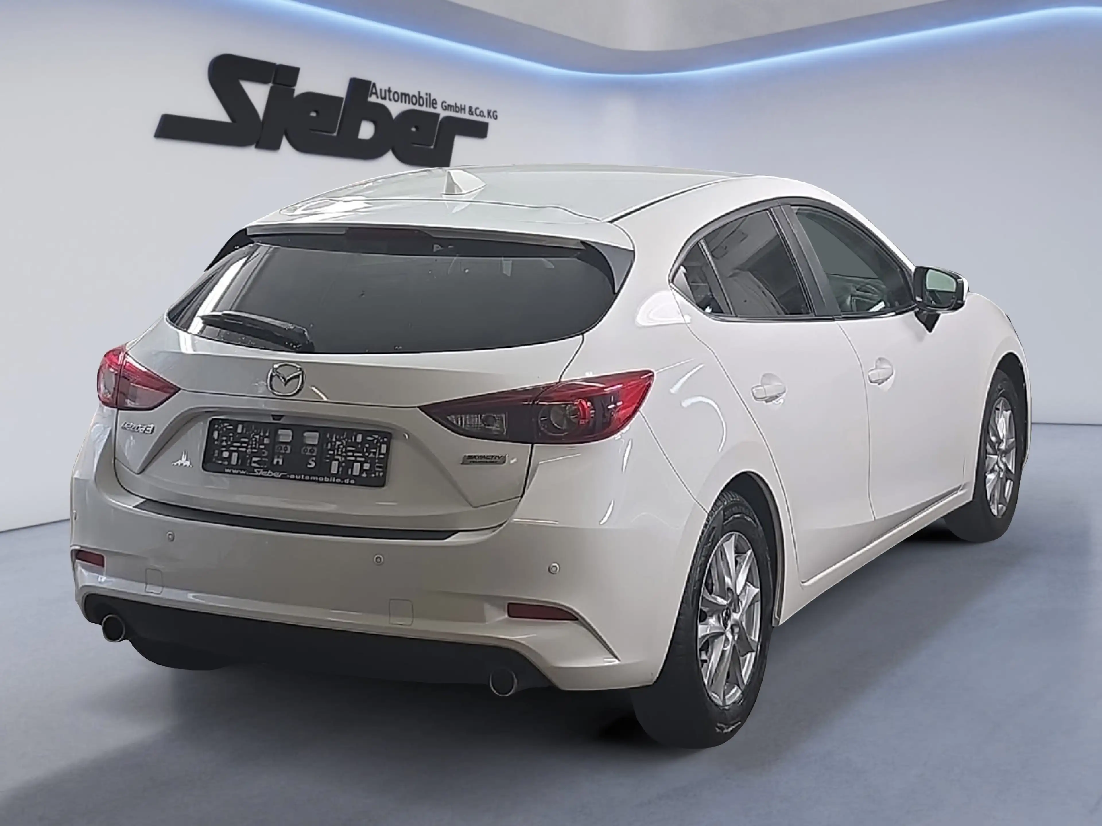 Mazda 3 2.0 SKYACTIV-G 120 Exclusive-Line *Head UP*LED* — photo 4