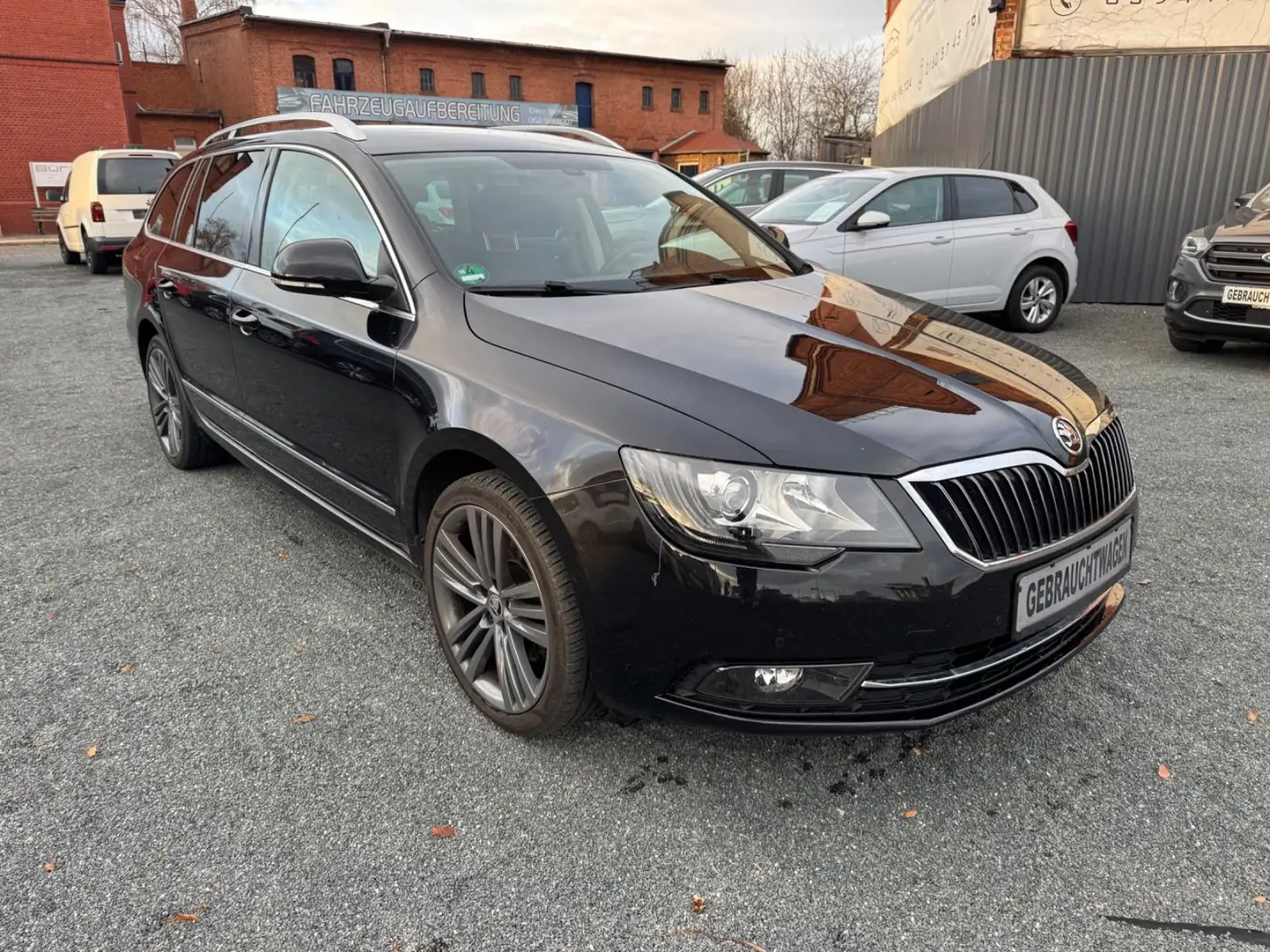 Skoda Superb Combi Elegance Navi / Bi-Xenon / PDC Schwarz - 1