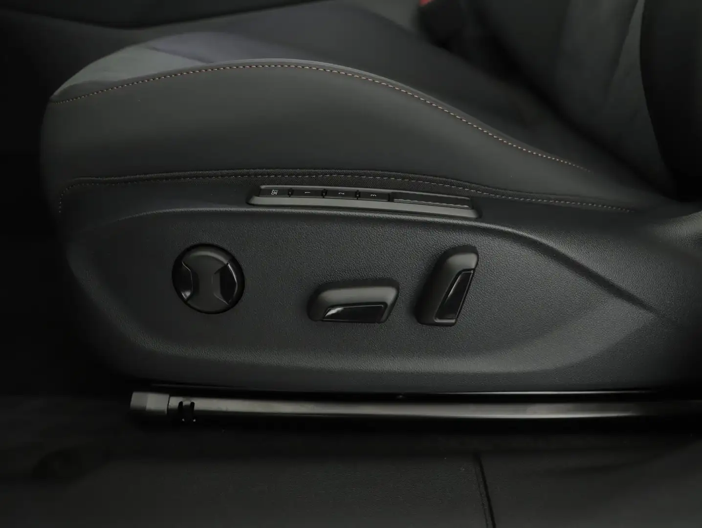 CUPRA Terramar VZ 2.0 TSI 265 PS DSG 4Drive Grau - 2