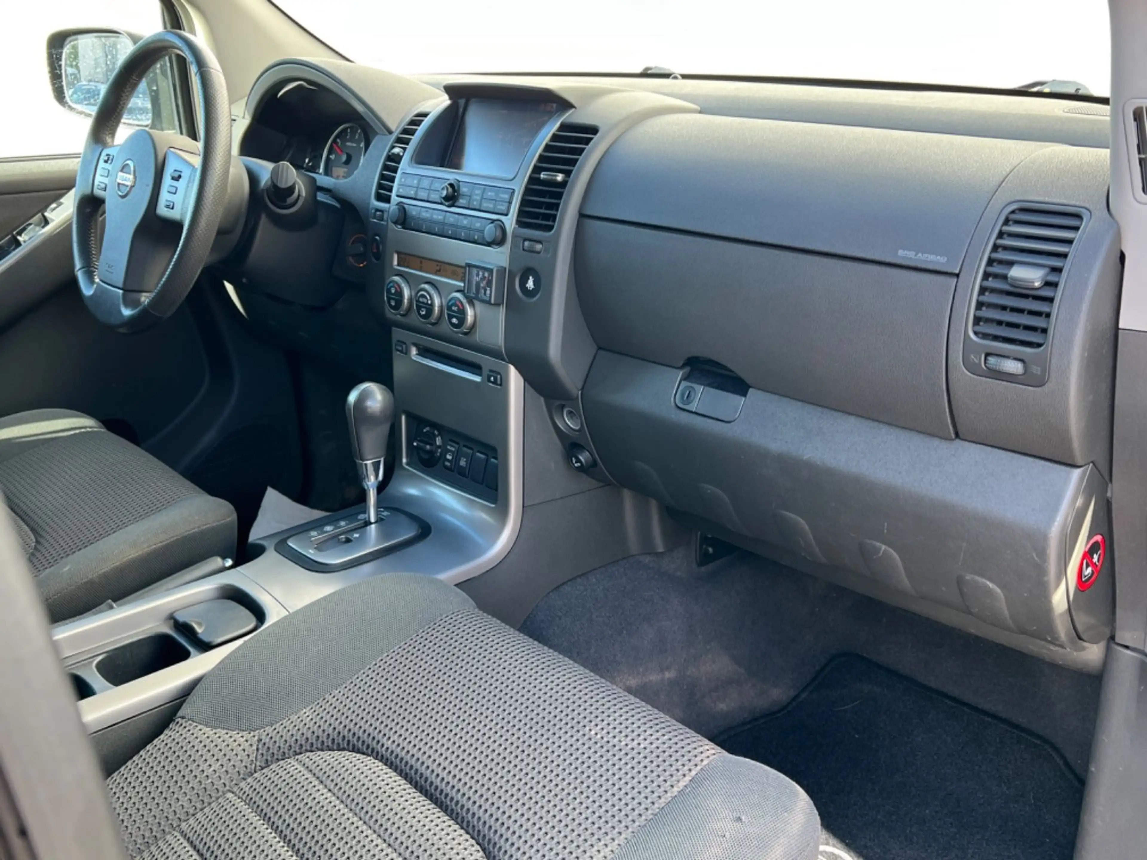 Nissan Pathfinder 2.5 dCi*AUTOMATIK*KLIMA*NAVI*AHK* — photo 12