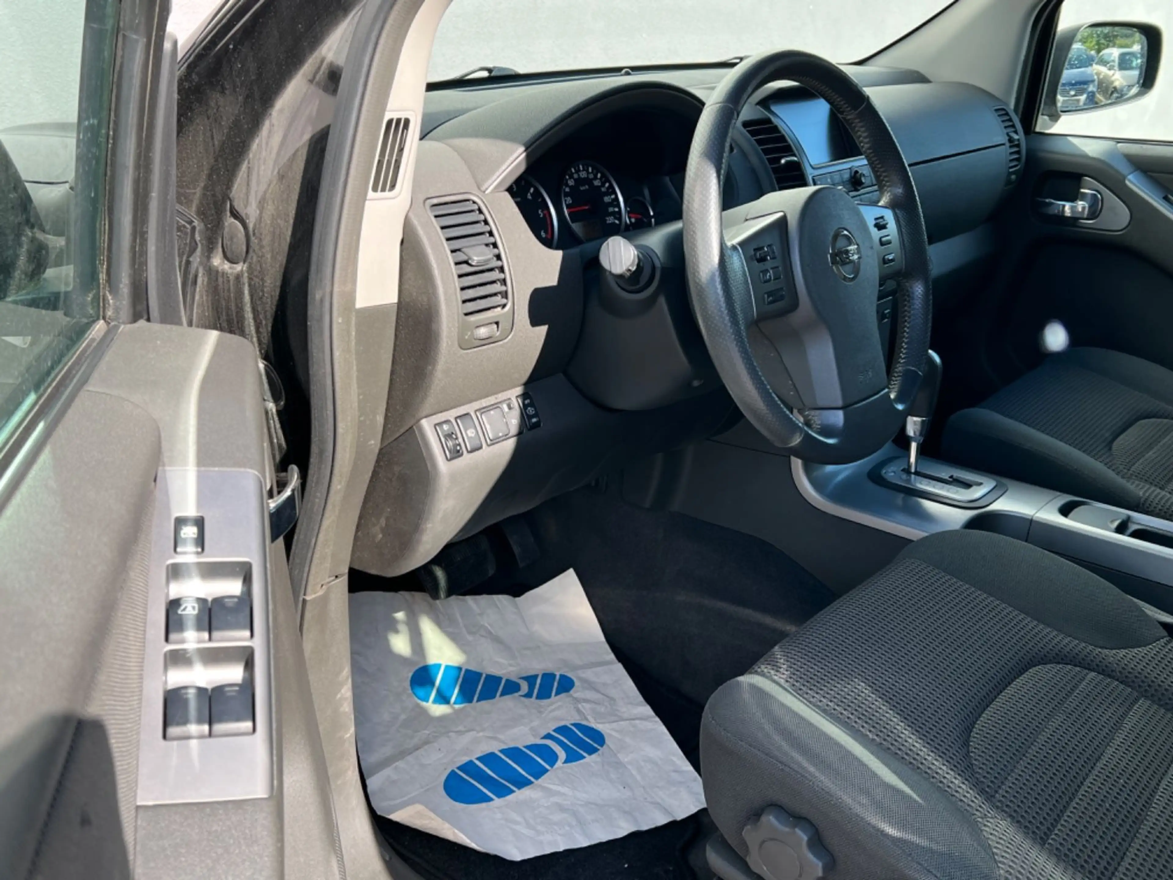 Nissan Pathfinder 2.5 dCi*AUTOMATIK*KLIMA*NAVI*AHK* — photo 10