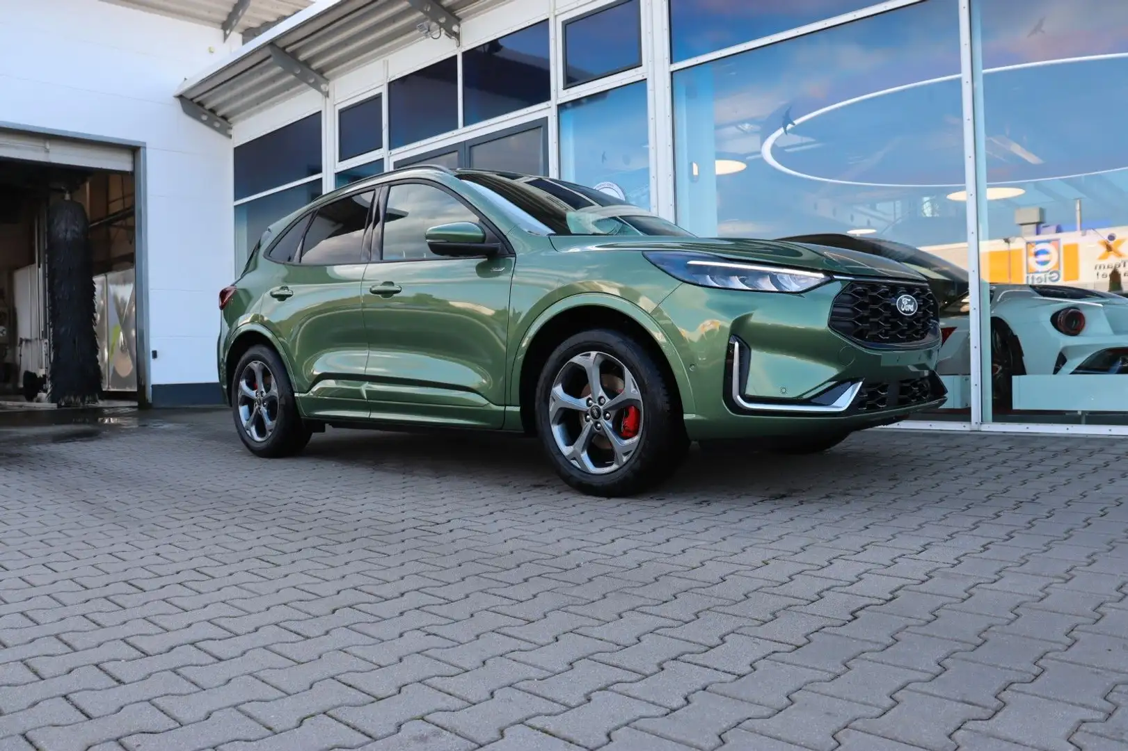 Ford Kuga ST-Line X FHEV NEUES MODELL 2,5l Duratec Grün - 2