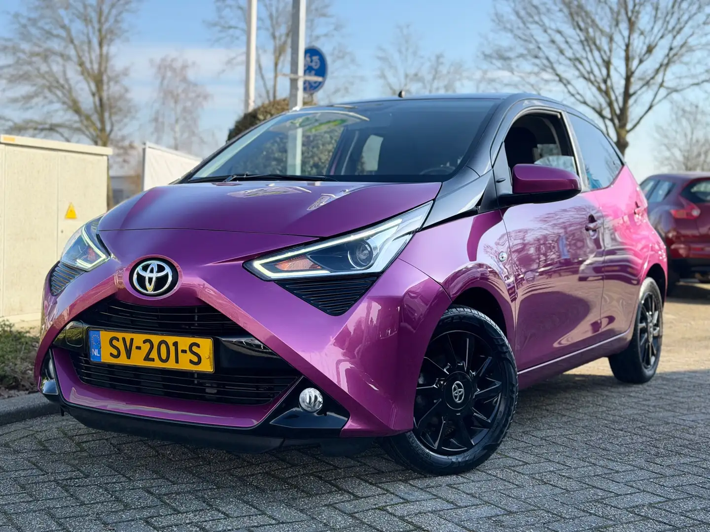 Toyota Aygo 1.0 VVT-i x-cite airco navigatie 5drs Violett - 1