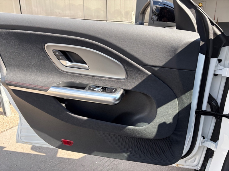 Mercedes-Benz CLA 180 AMG-Line+Night+Pano+DISTRON+KEYLESS+LED — photo 14