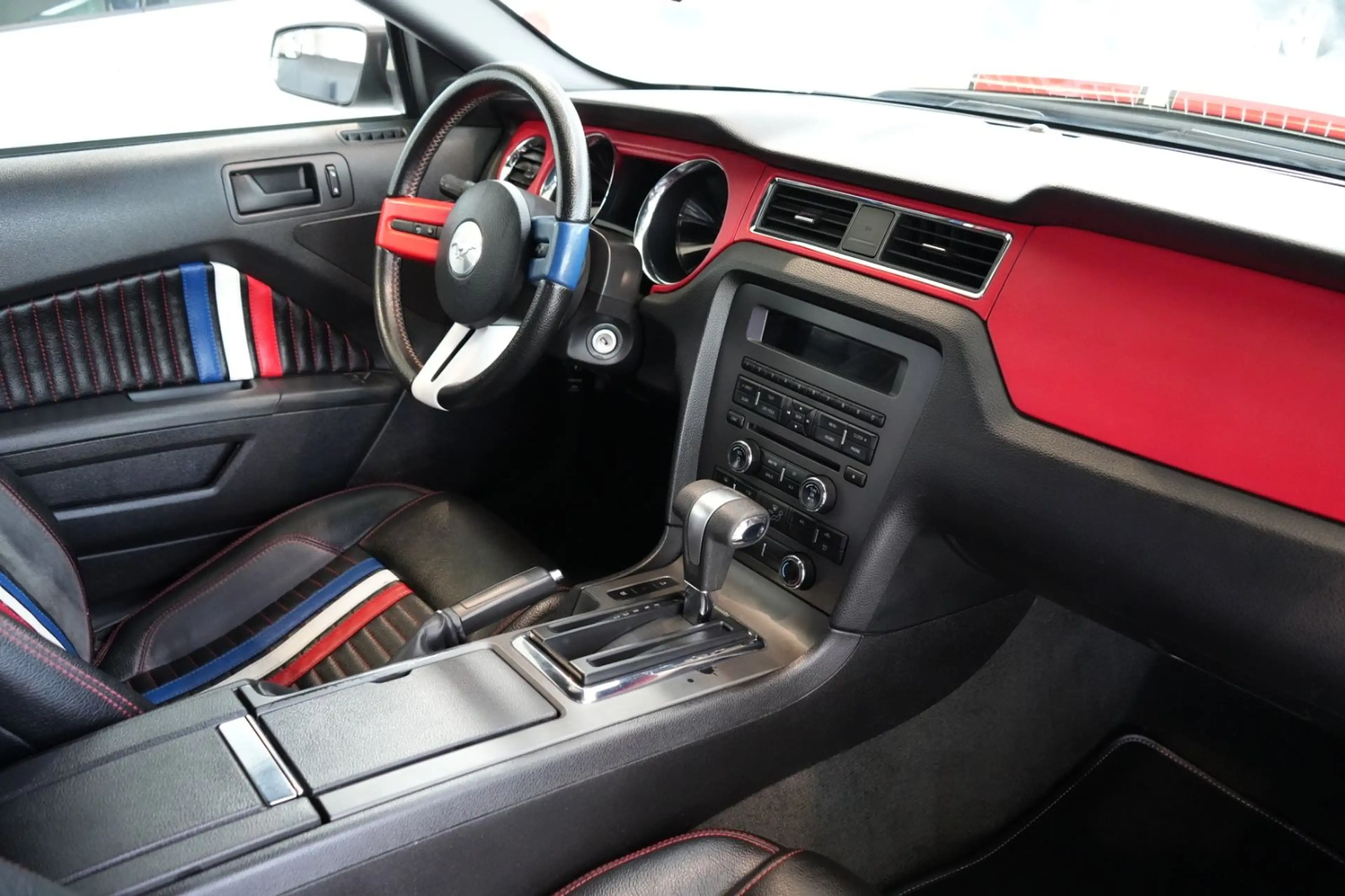Ford Mustang 3.6L V6 Pony Package — photo 5