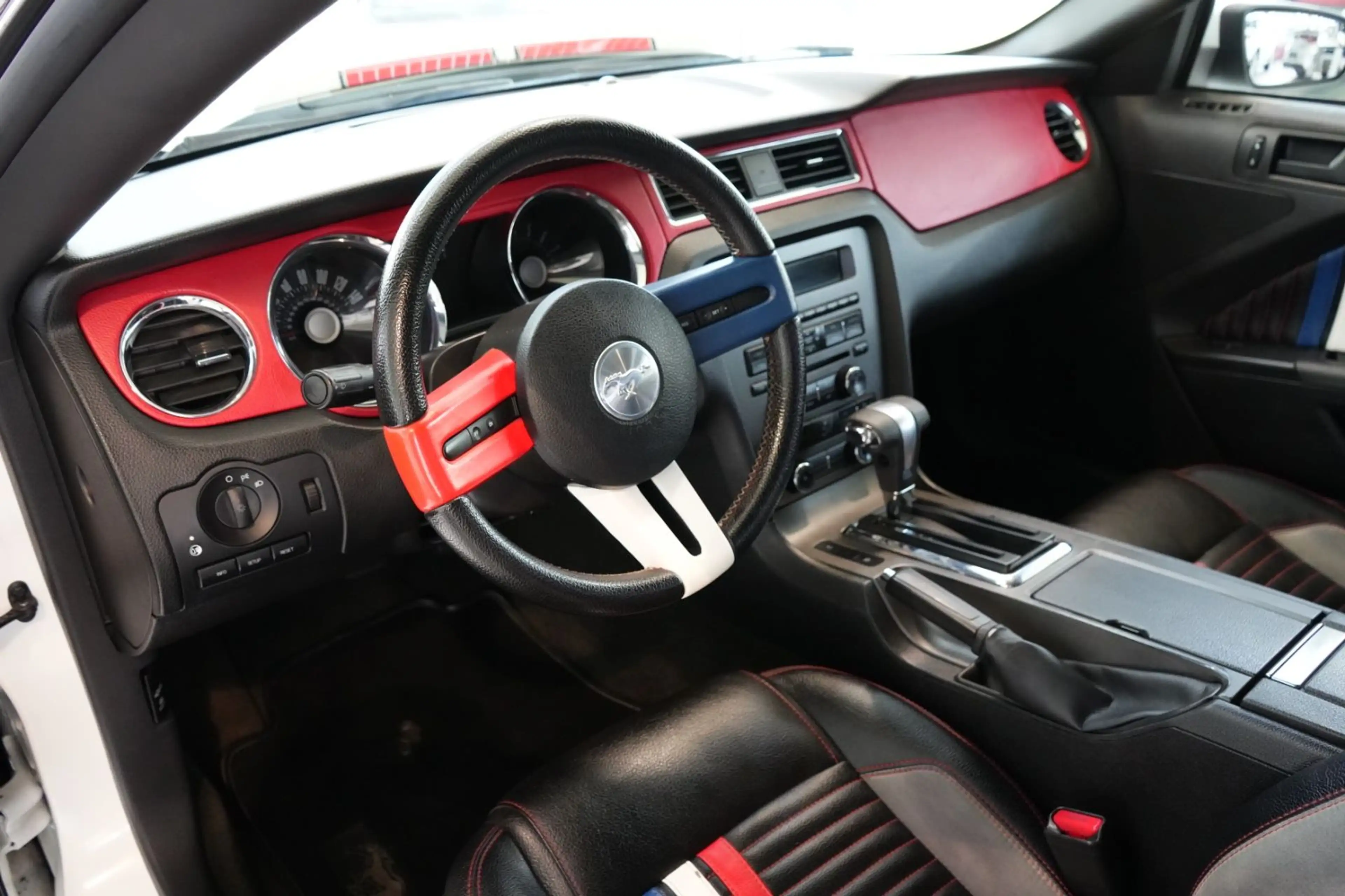 Ford Mustang 3.6L V6 Pony Package — photo 6