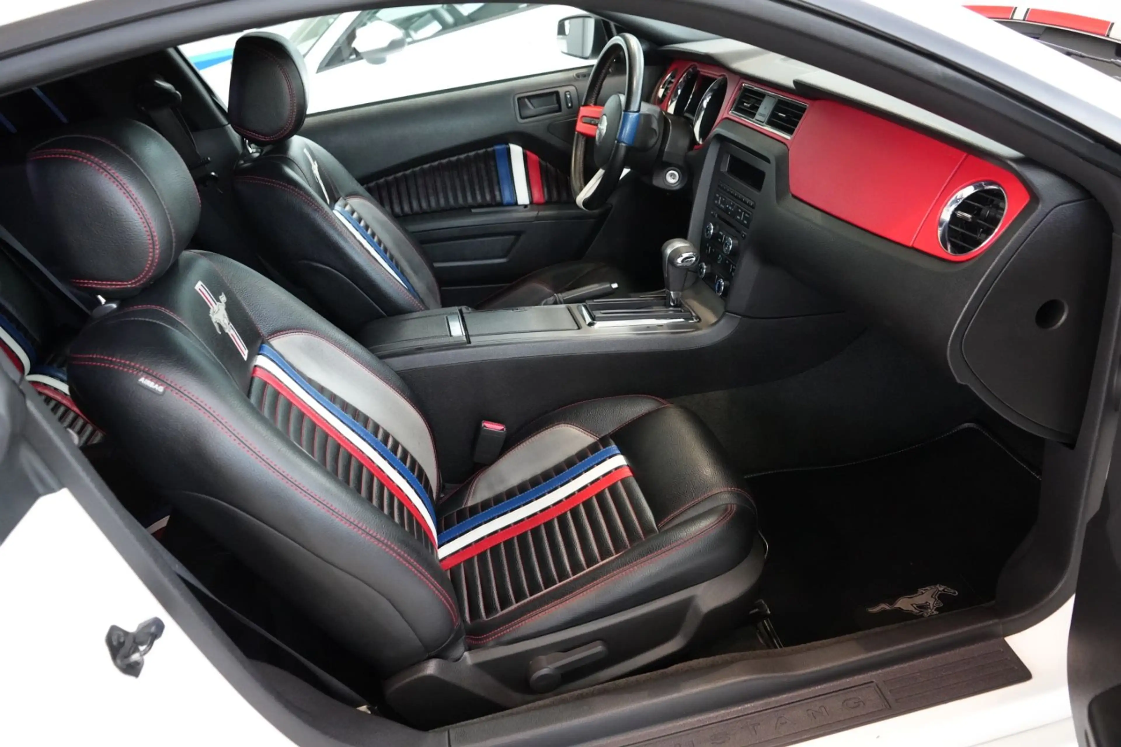 Ford Mustang 3.6L V6 Pony Package — photo 7