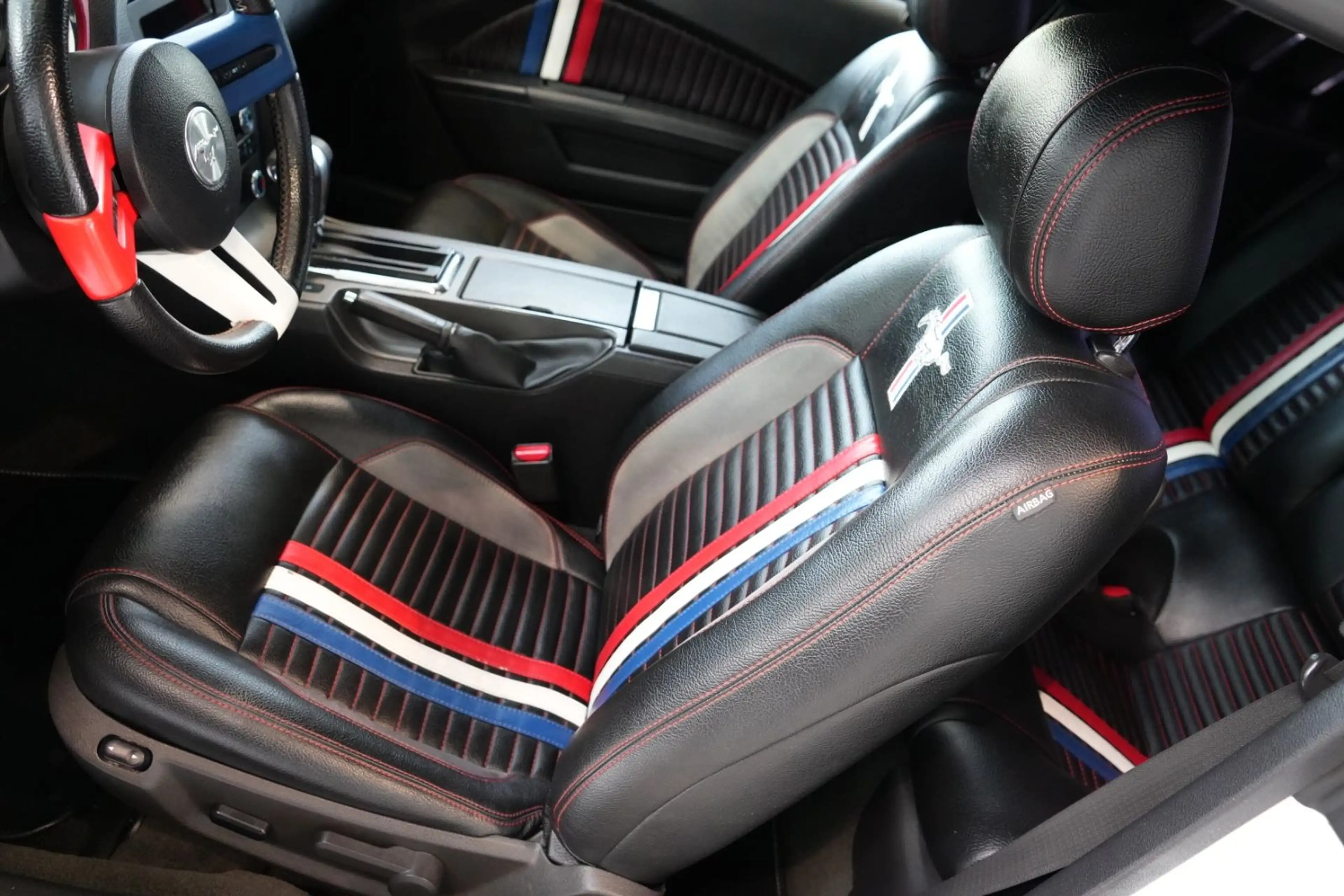 Ford Mustang 3.6L V6 Pony Package — photo 8