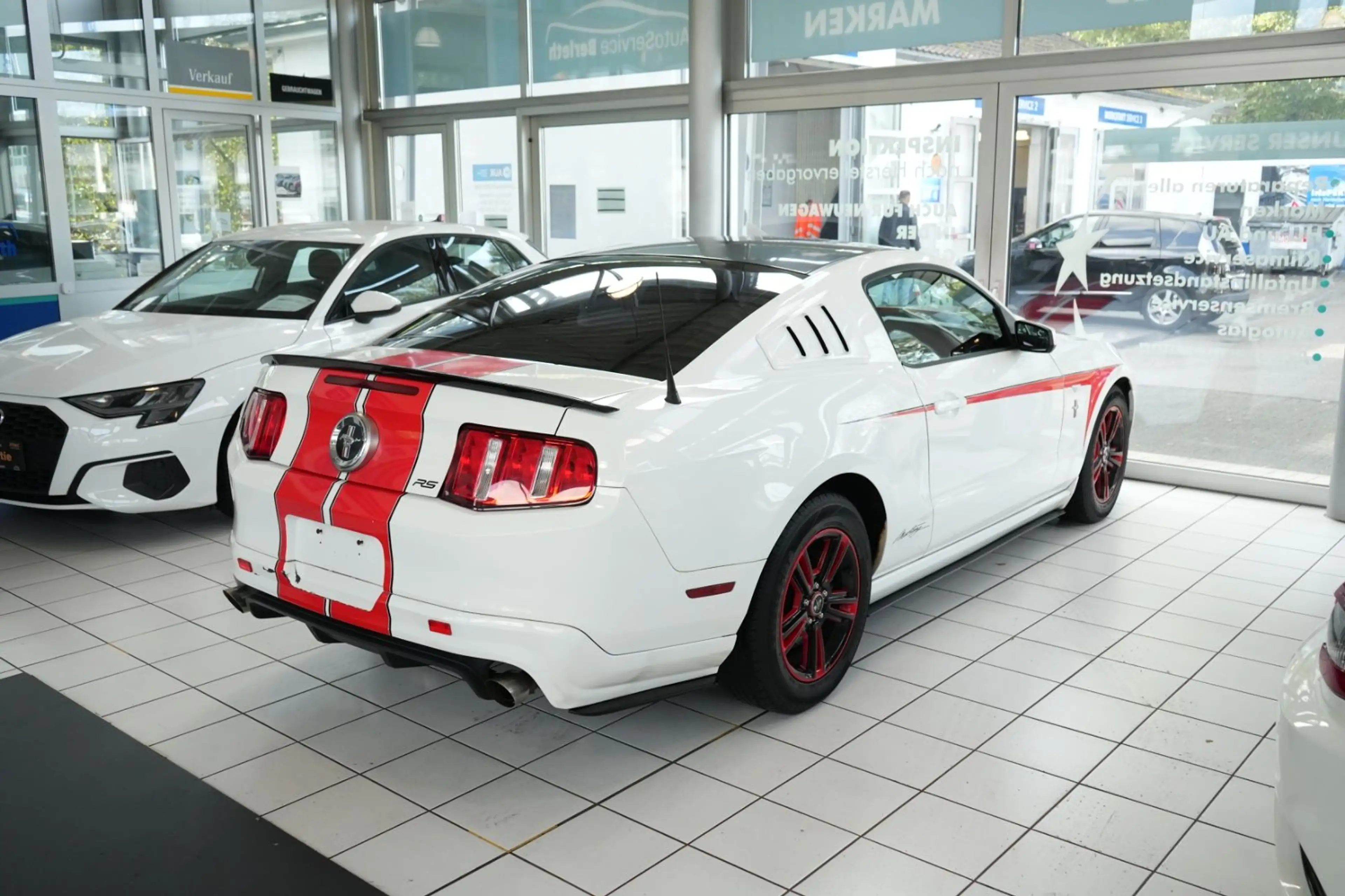 Ford Mustang 3.6L V6 Pony Package — photo 4