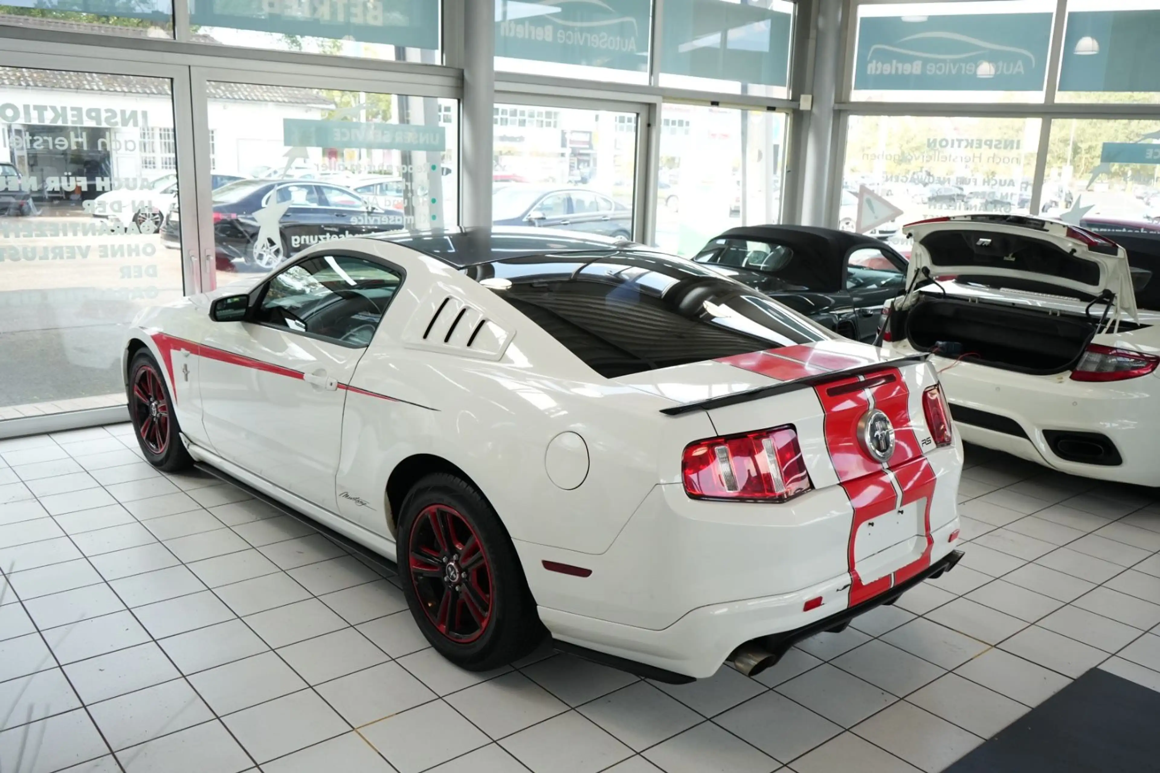 Ford Mustang 3.6L V6 Pony Package — photo 3