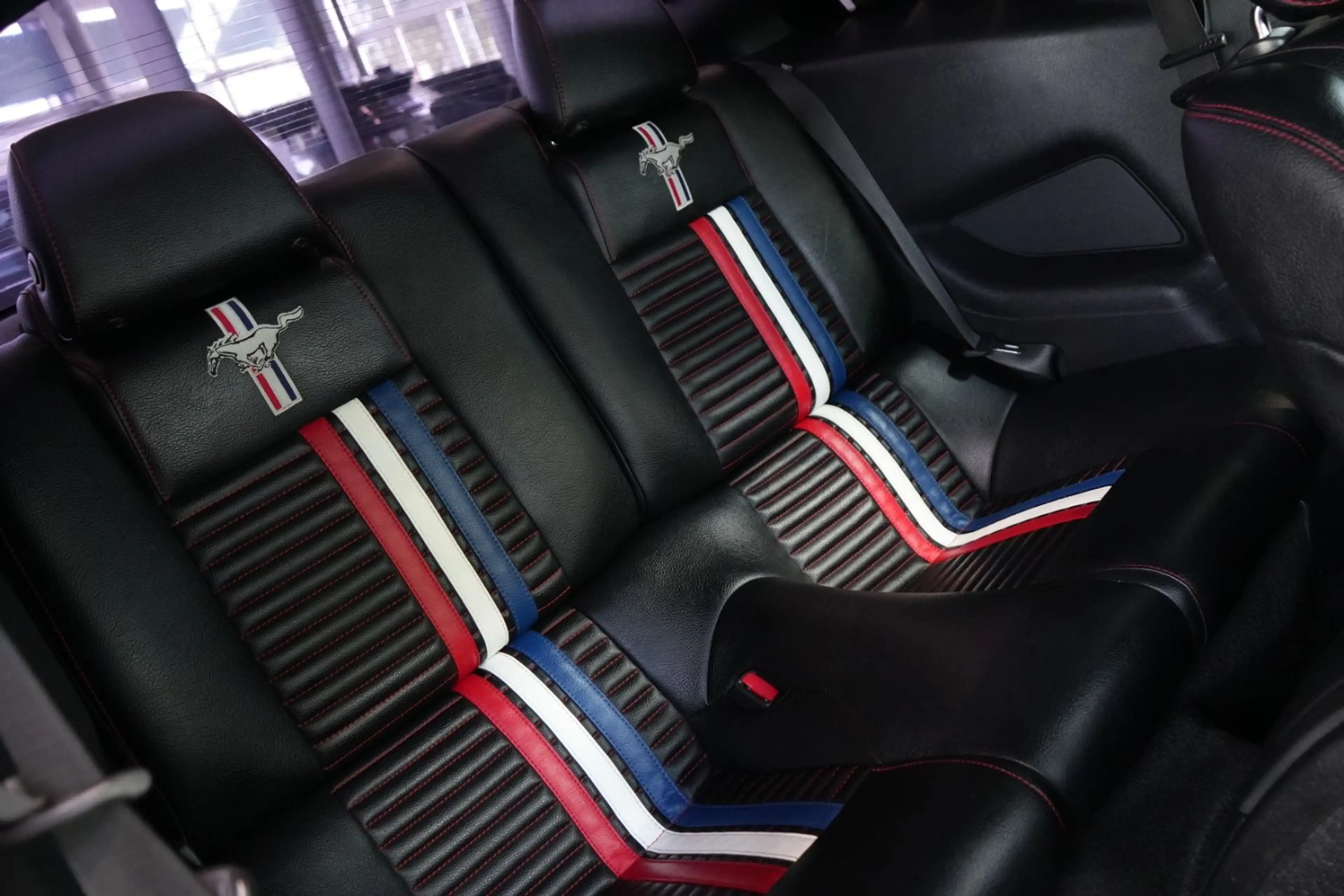 Ford Mustang 3.6L V6 Pony Package — photo 9