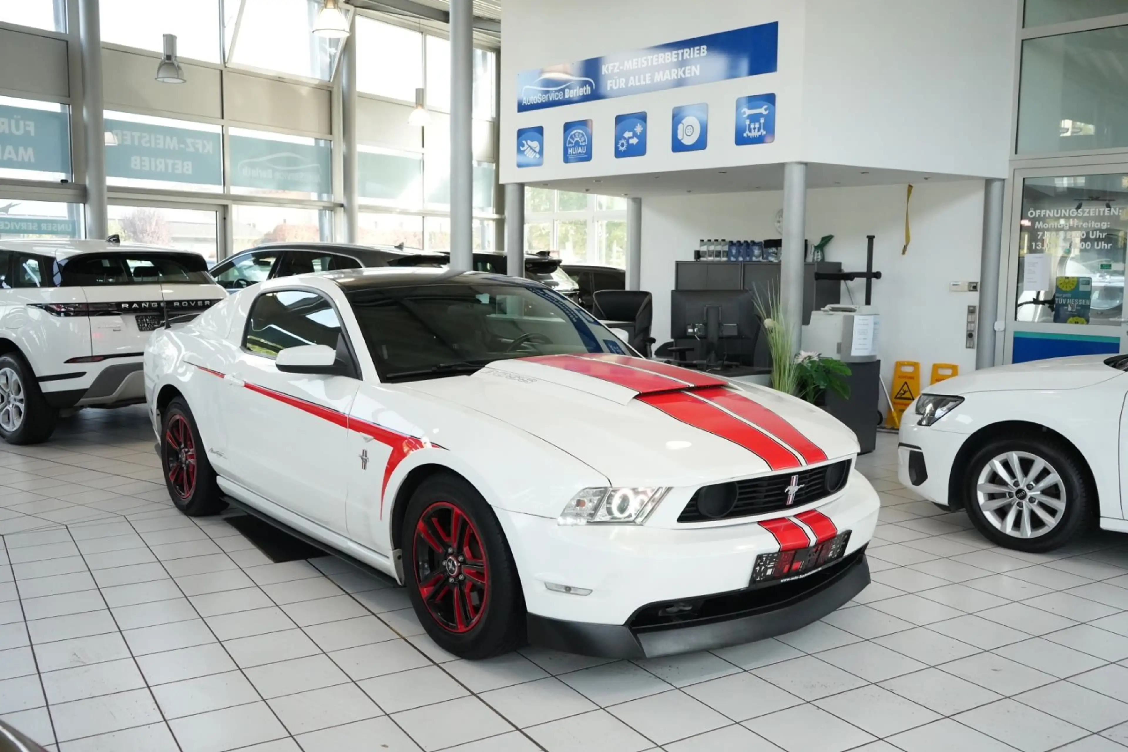 Ford Mustang 3.6L V6 Pony Package — photo 2