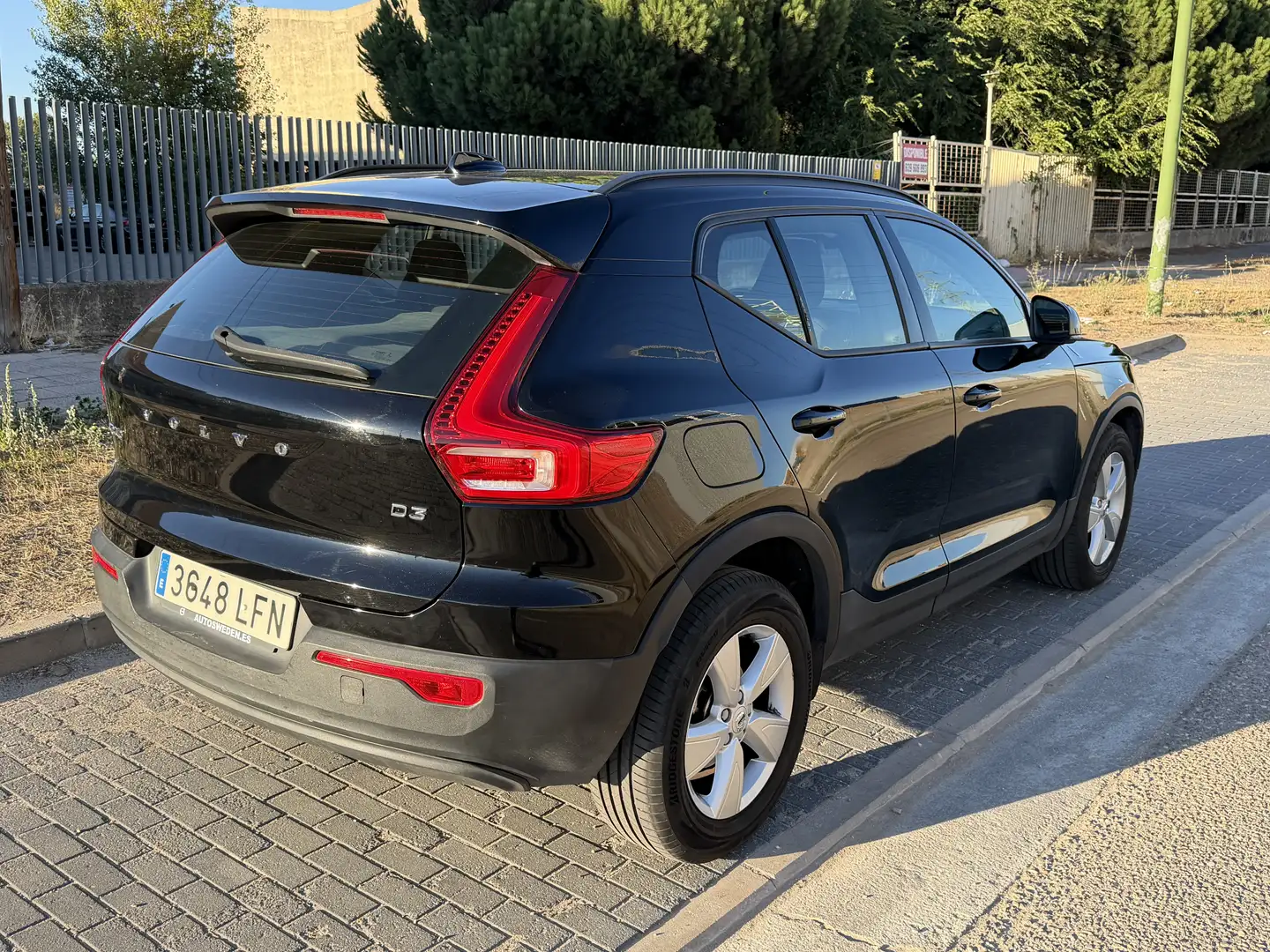 Volvo XC40 D3 Momentum Negro - 1