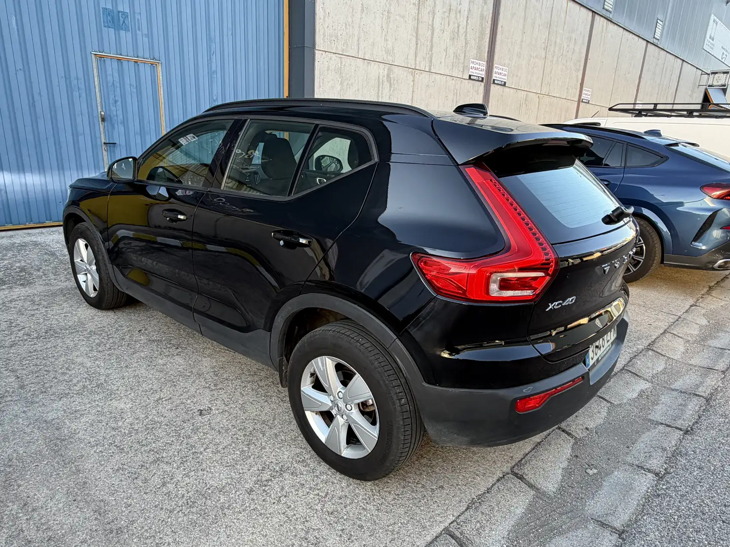 Volvo XC40 D3 Momentum Negro - 2