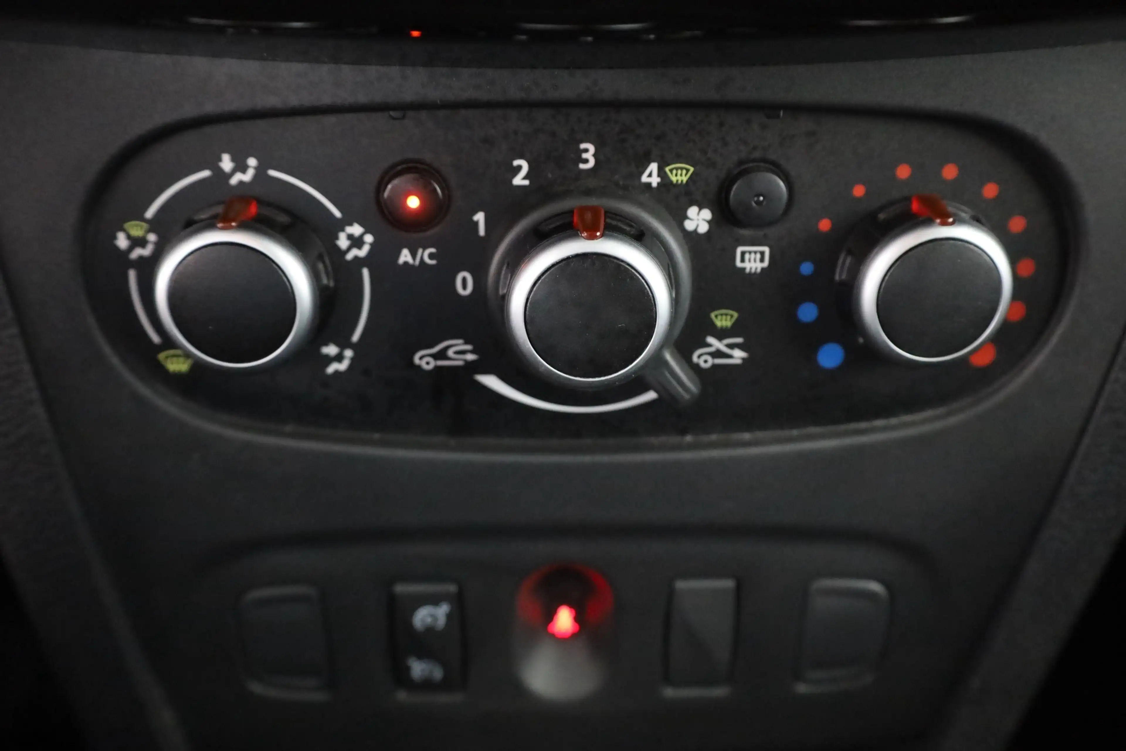 Dacia Logan Kombi 0.9 TCE Tempomat PDC Bluetooth USB — photo 12