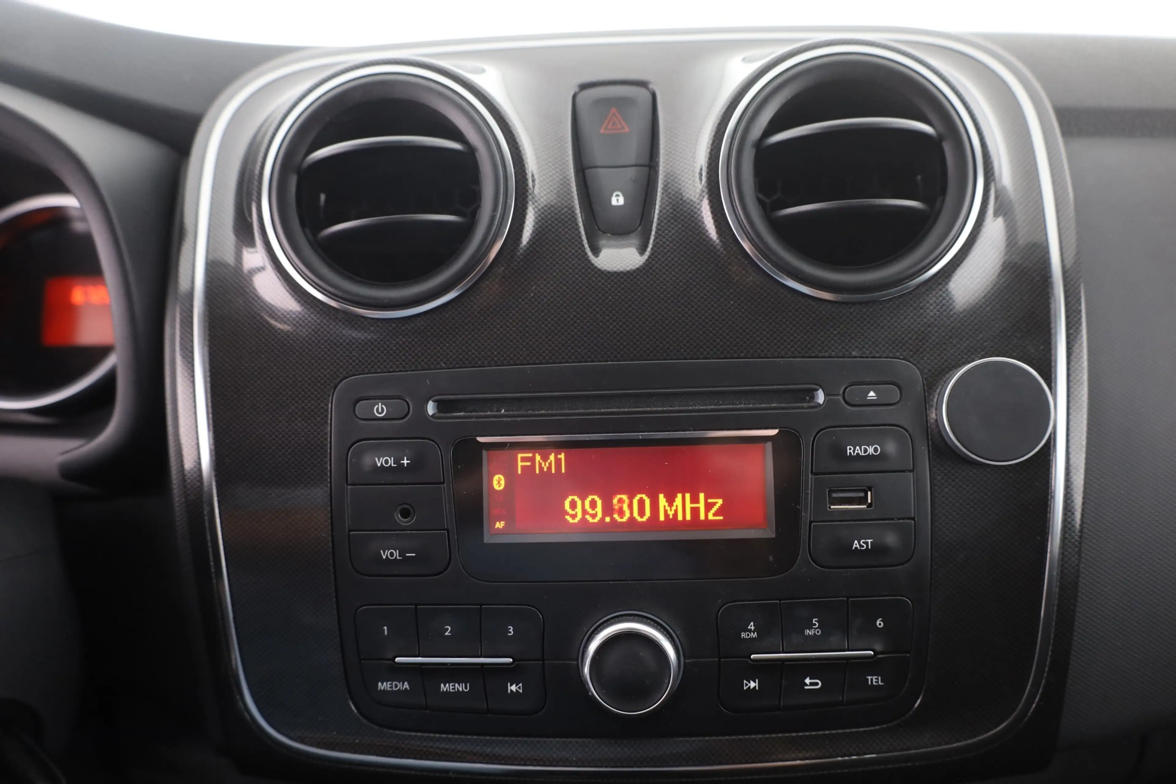 Dacia Logan Kombi 0.9 TCE Tempomat PDC Bluetooth USB — photo 11
