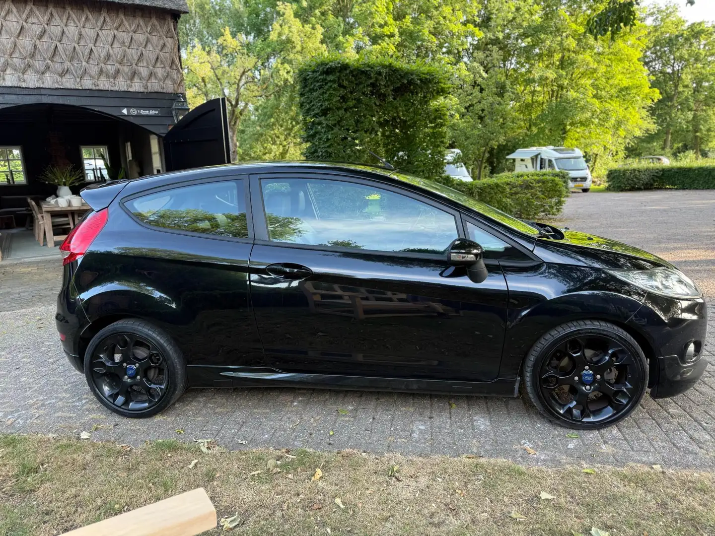 Ford Fiesta 1.6 Metal 2011-135PK-Airco-Leer-Stoelverwarming-Ne Zwart - 2