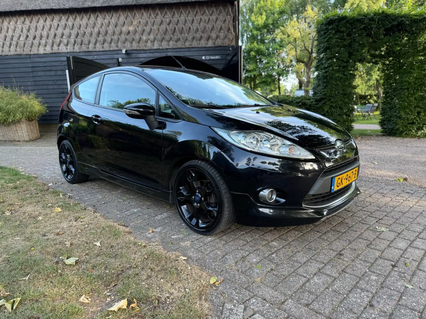 Ford Fiesta 1.6 Metal 2011-135PK-Airco-Leer-Stoelverwarming-Ne Zwart - 1