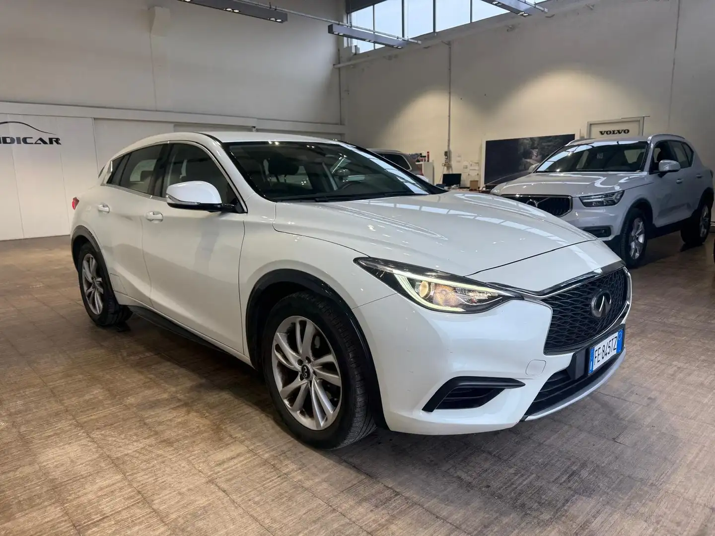 Infiniti Q30 Q30 1.5d Premium Tech Gallery White 109cv Weiß - 1
