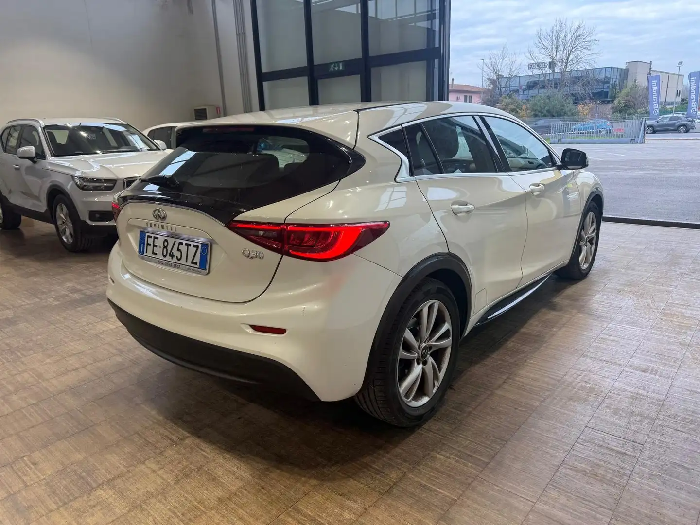 Infiniti Q30 Q30 1.5d Premium Tech Gallery White 109cv Weiß - 2