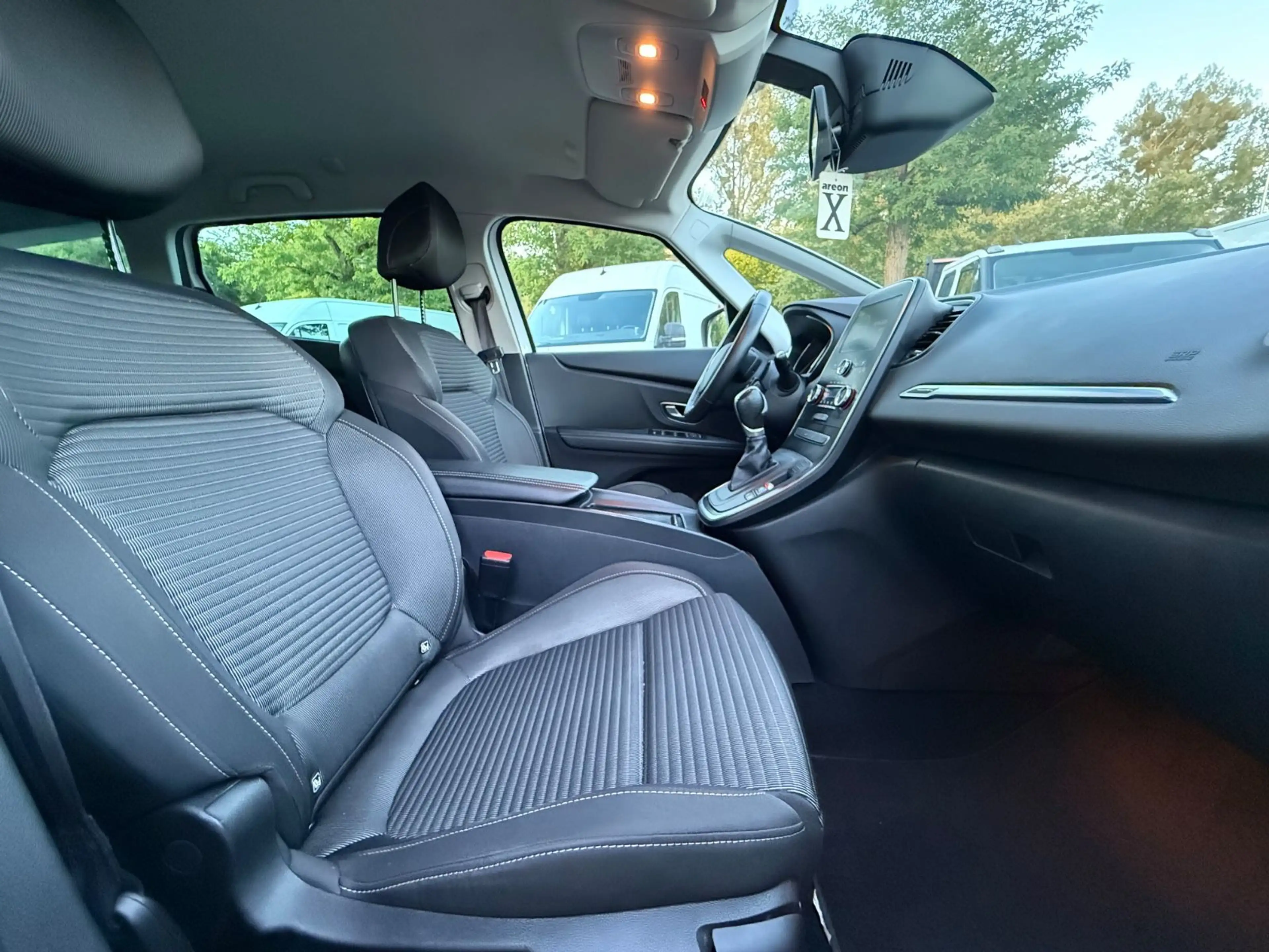 Renault Grand Scenic IV Business Edition*AUT*NAVI*LED* — photo 10