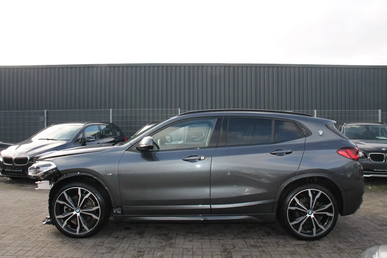 BMW X2 xDrive 20 d M Sport Navi AHK Grau - 2