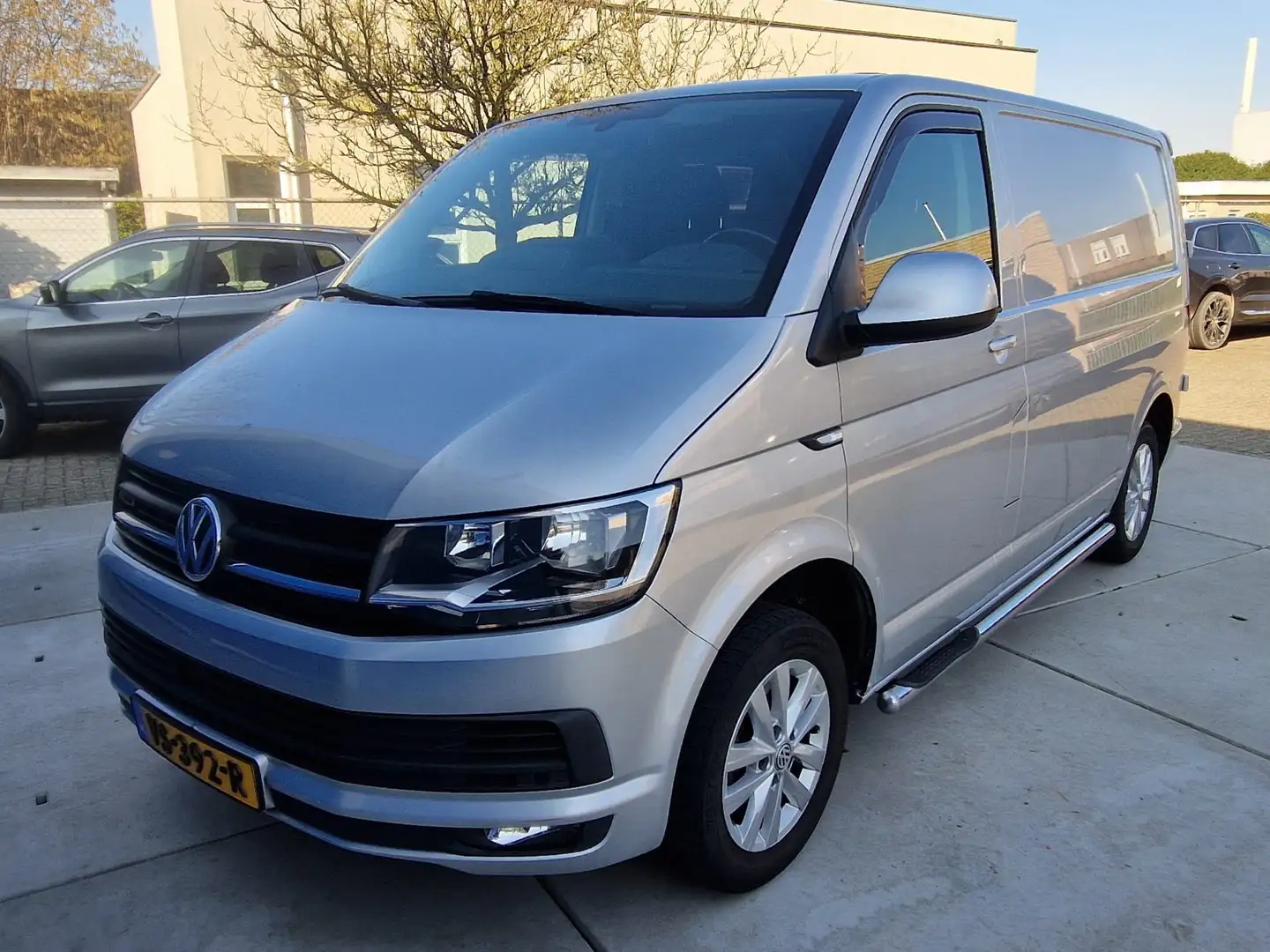 Volkswagen Transporter Transporter 2.0 TDI L1H2 Highl. 4 motion Zilver - 1