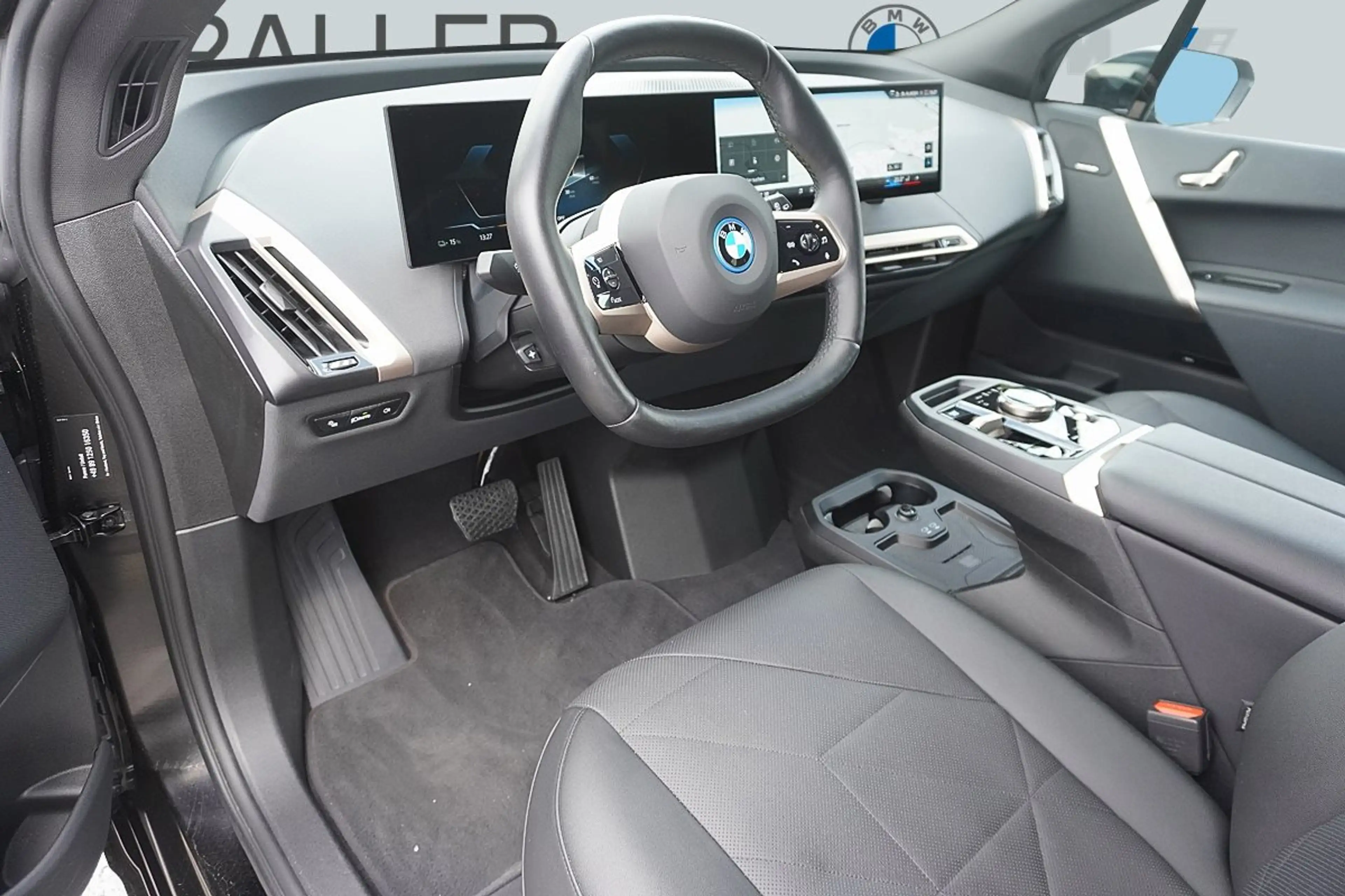 BMW iX xDrive40 — photo 3