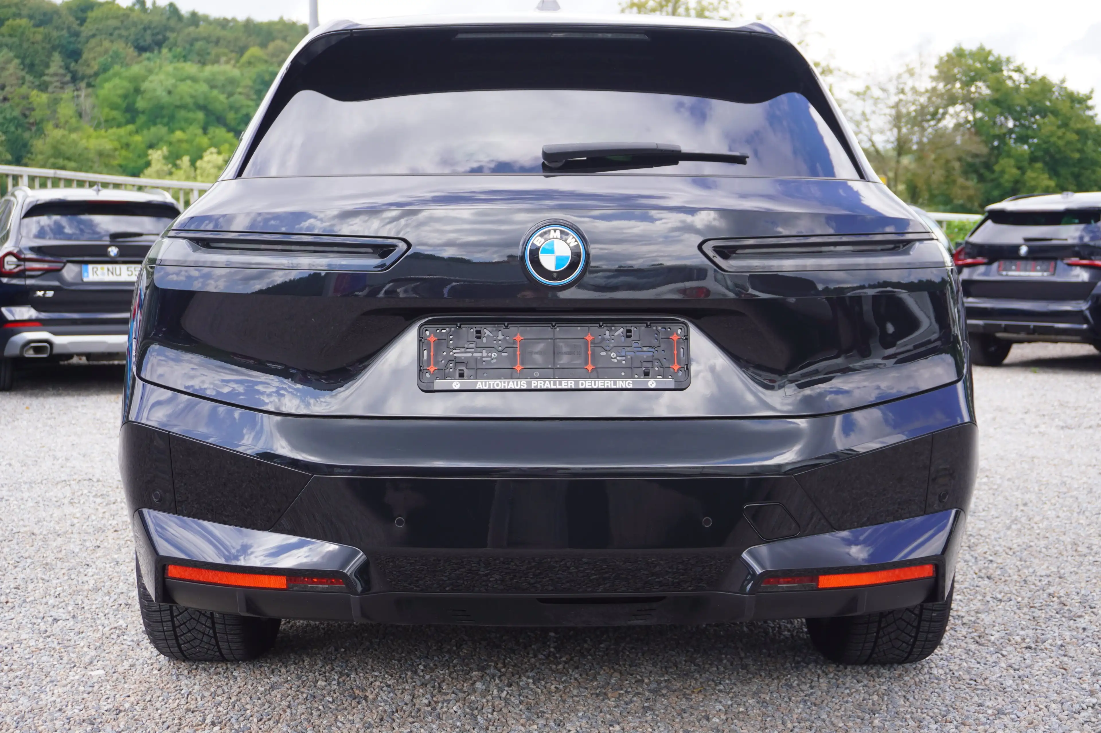 BMW iX xDrive40 — photo 7