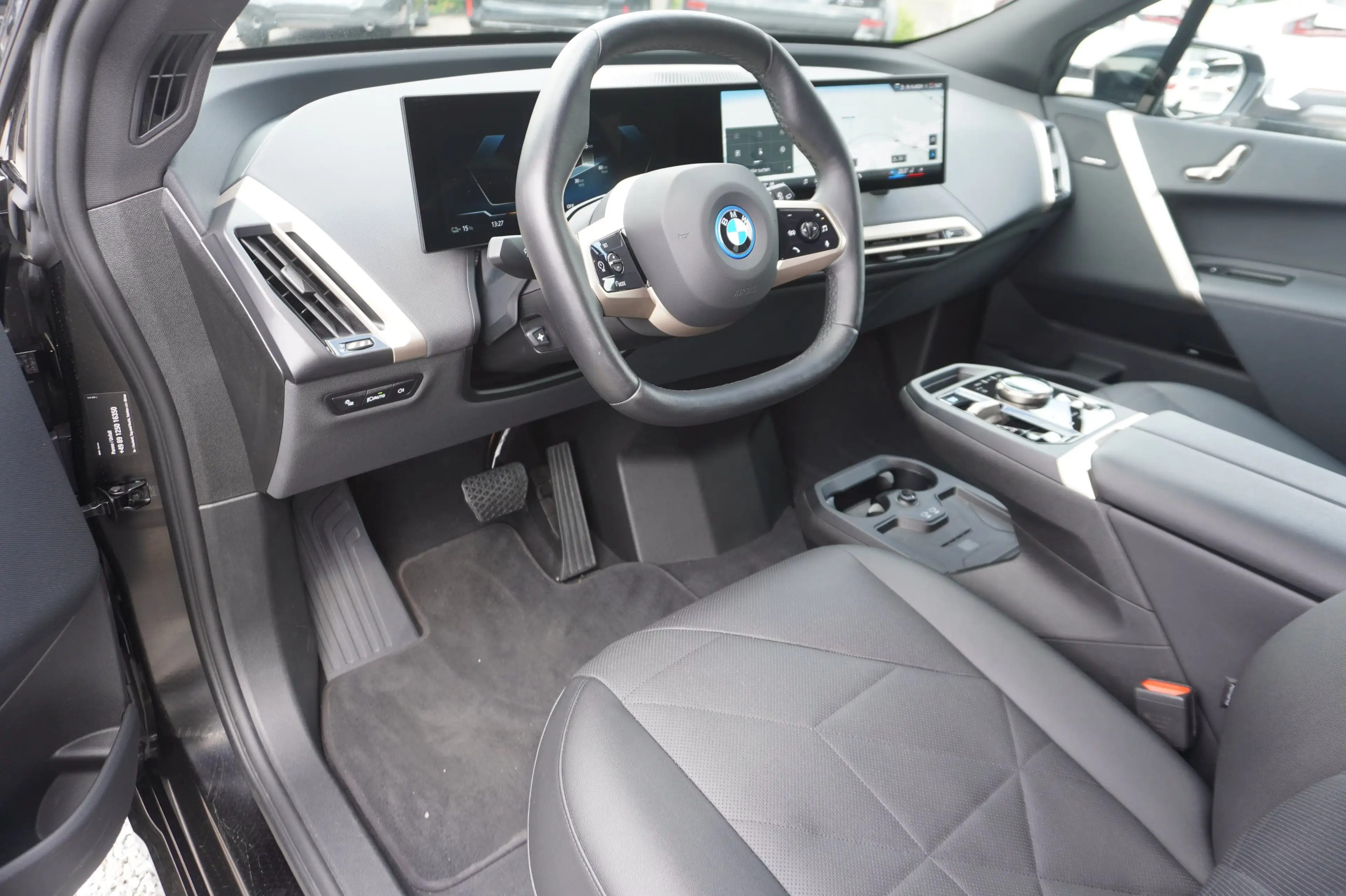 BMW iX xDrive40 — photo 12