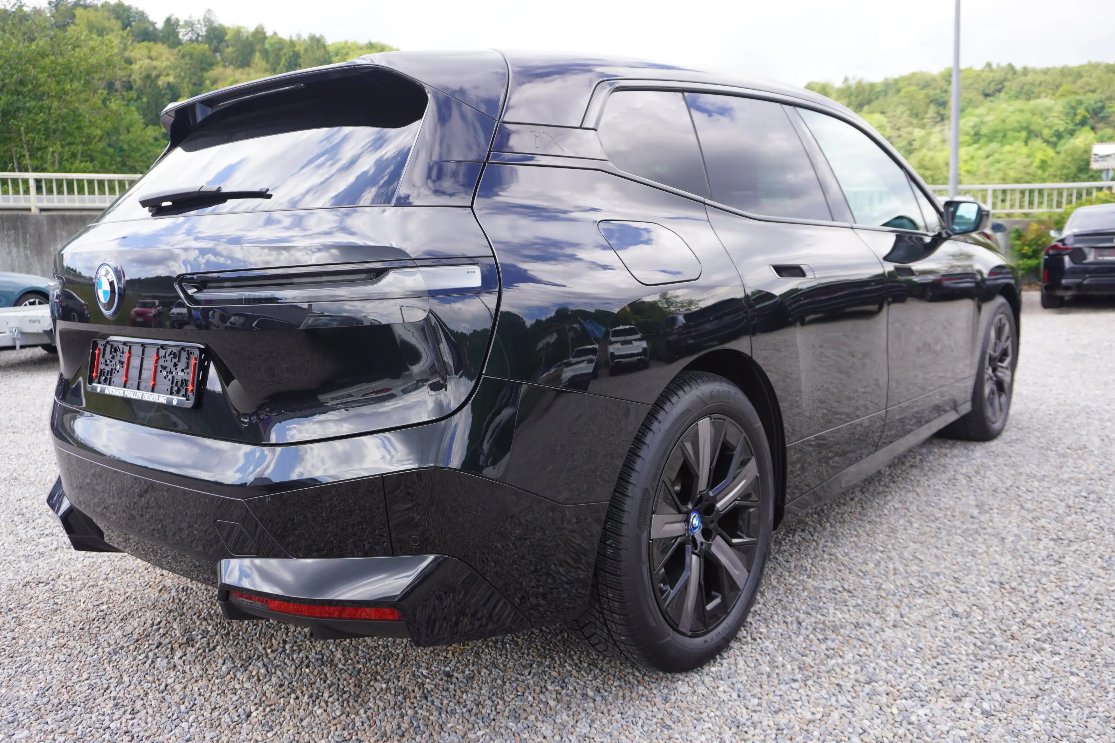 BMW iX xDrive40 — photo 11