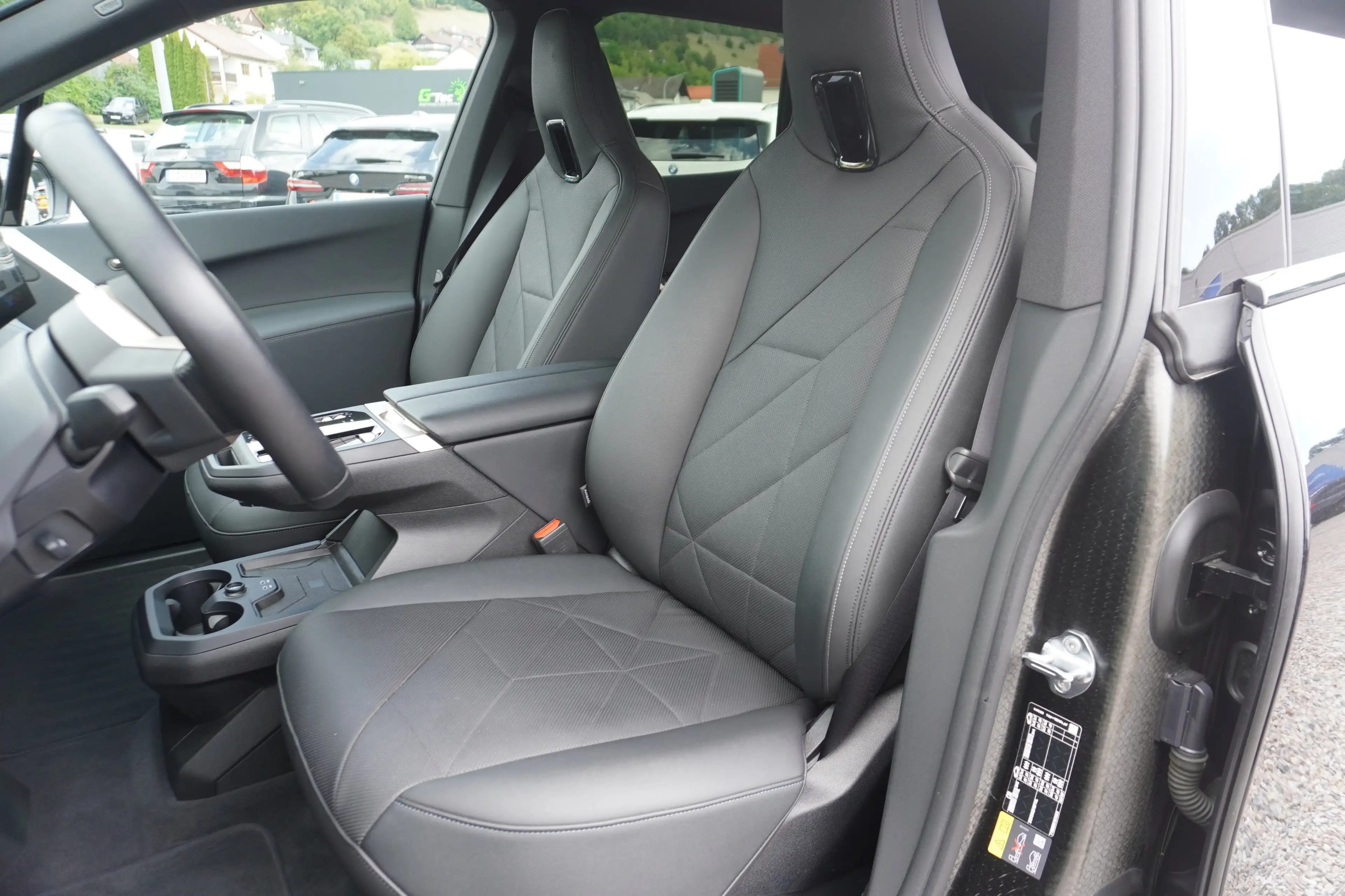 BMW iX xDrive40 — photo 13