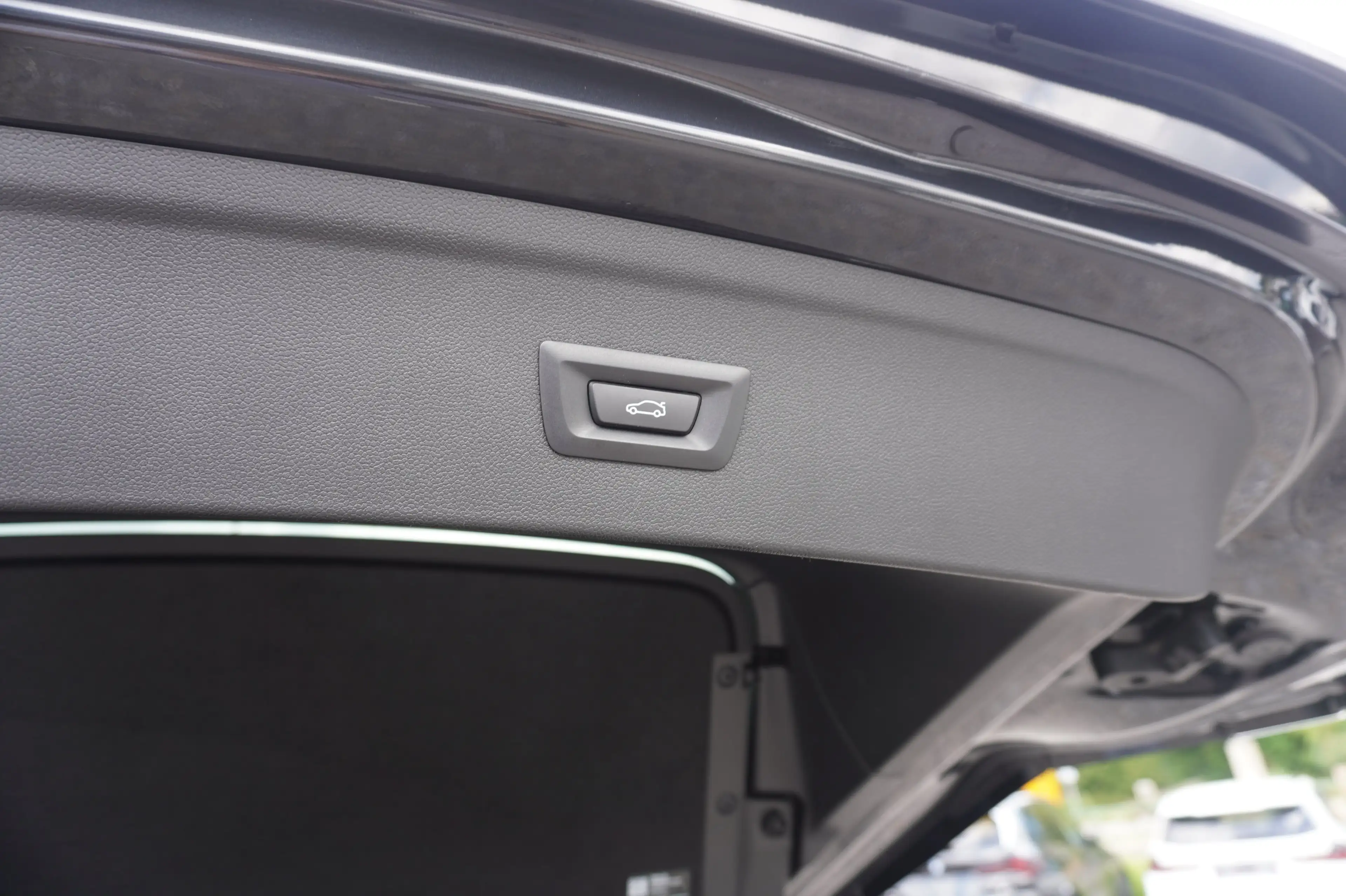 BMW iX xDrive40 — photo 9
