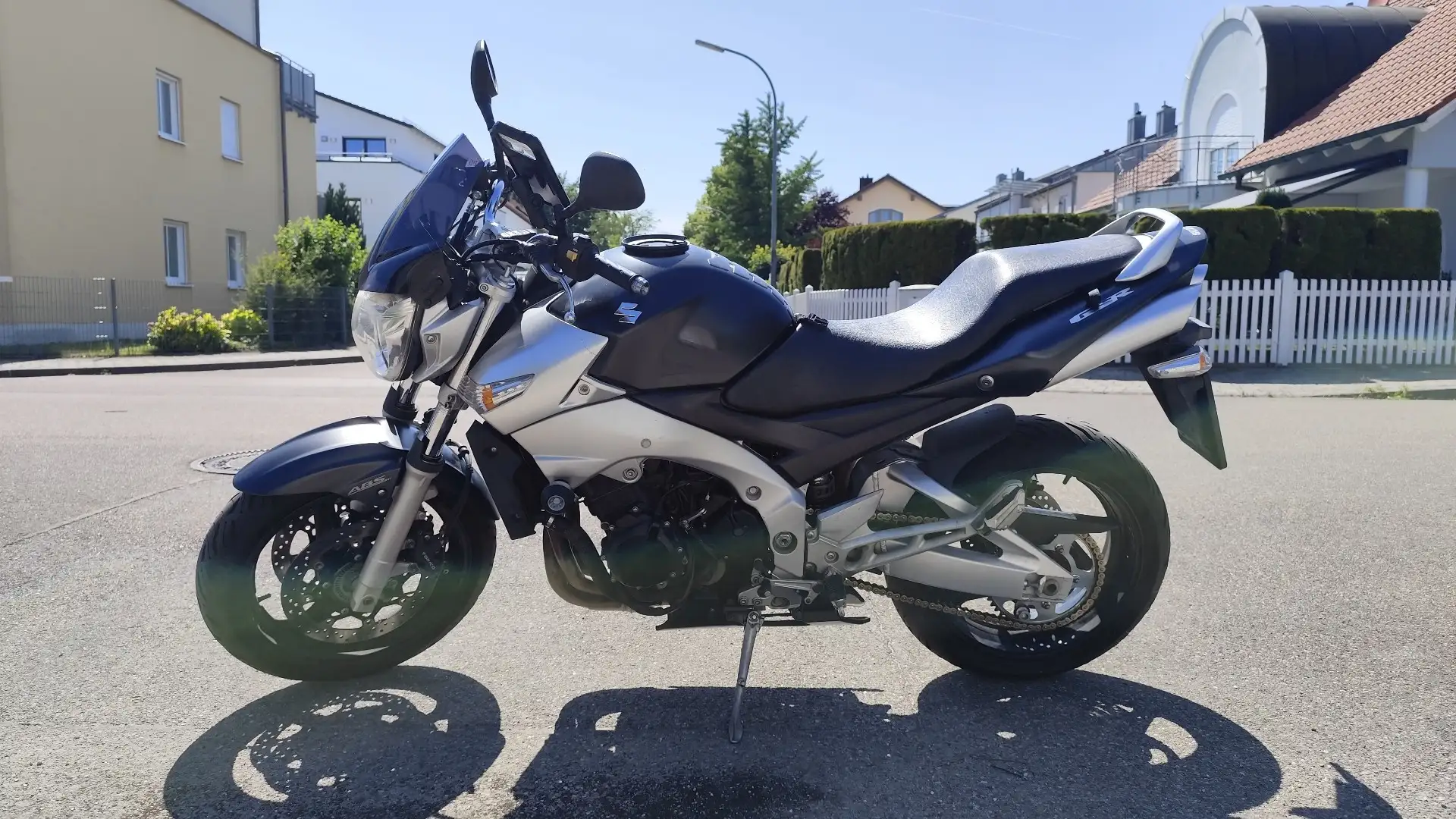 Suzuki GSR 600 Gris - 1