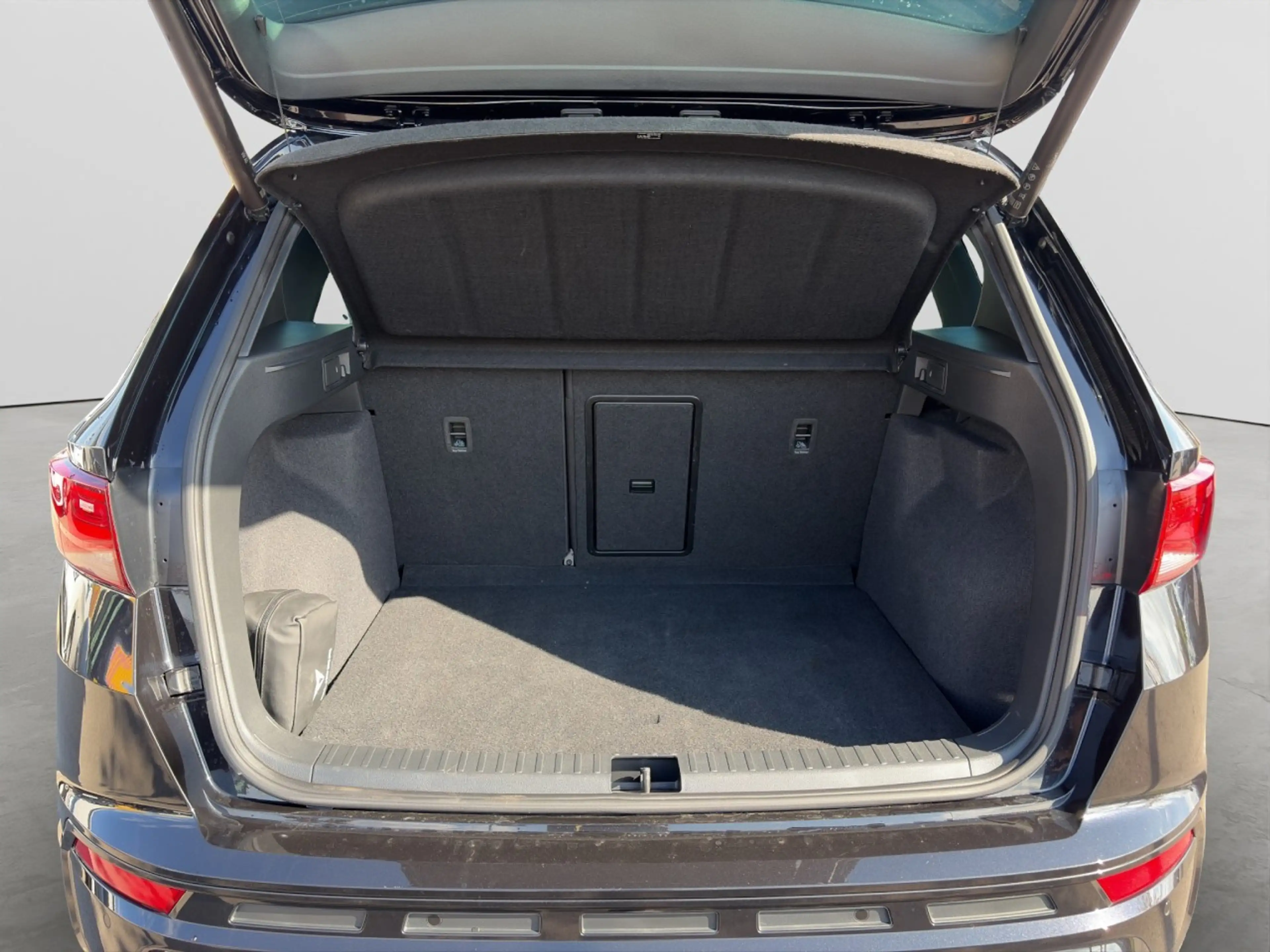 CUPRA Ateca VZ 4Drive 5JGar AHK TopView Beats eHeck — photo 10