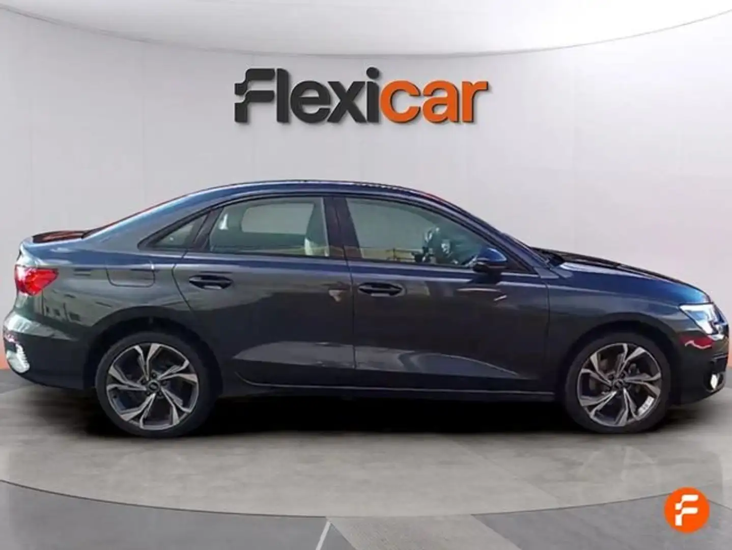 Audi A3 Sedan 30 TFSI 81kW (110CV) S tronic Grau - 2